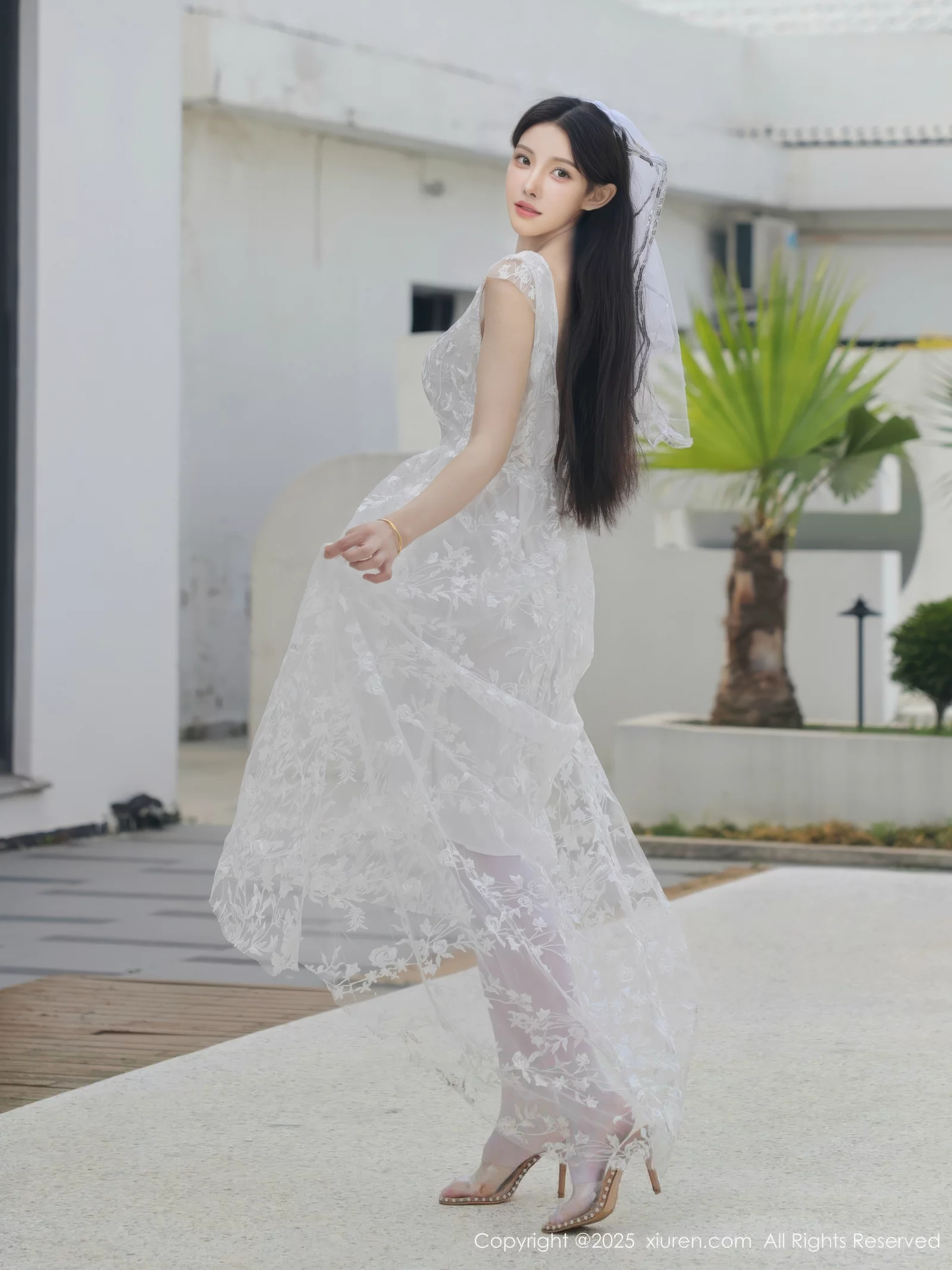 梨霜儿性感低胸白色婚纱配白色丝袜秀丰腴身材完美绝美写真 第 29 张