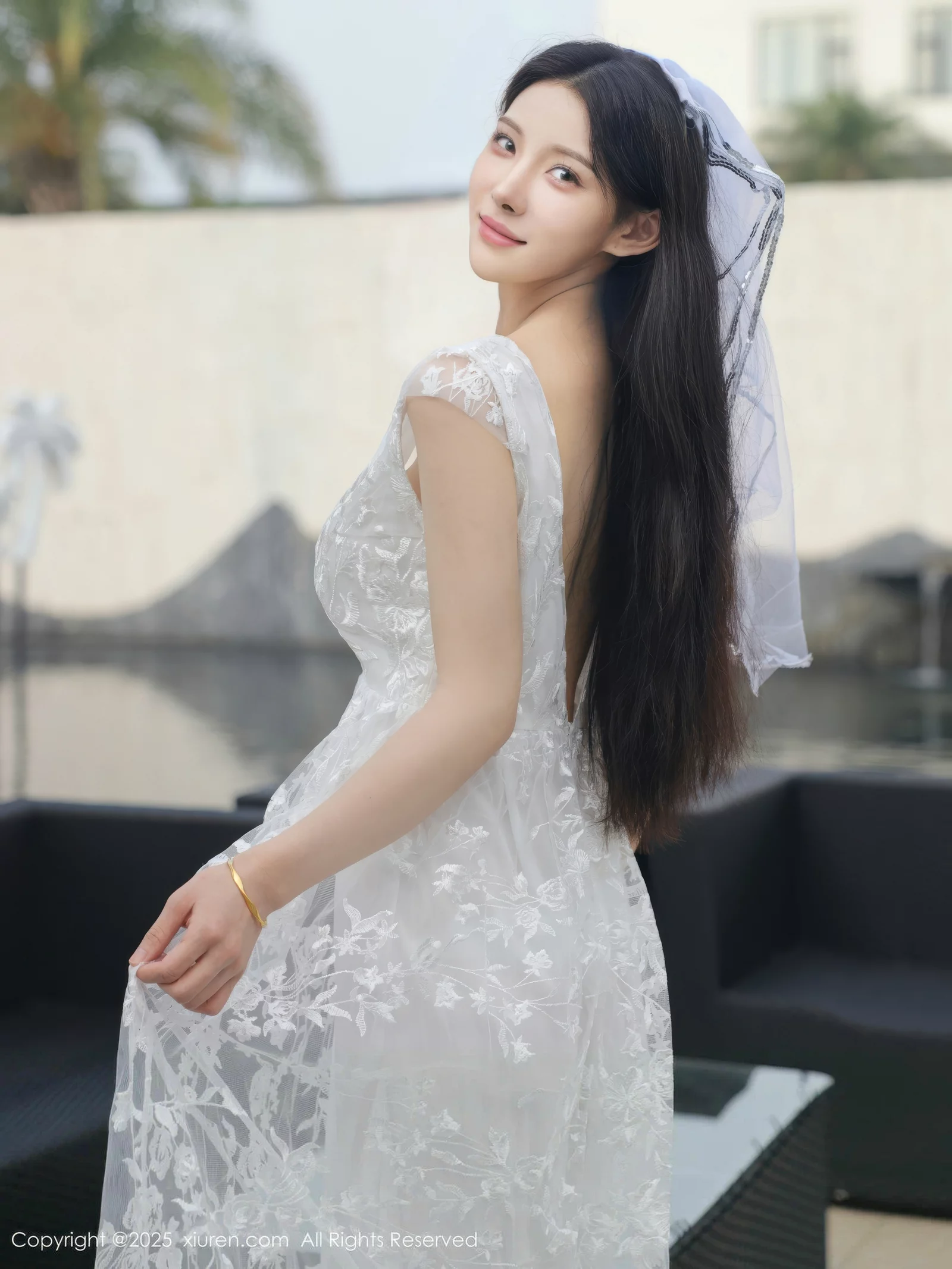 梨霜儿性感低胸白色婚纱配白色丝袜秀丰腴身材完美绝美写真 第 34 张