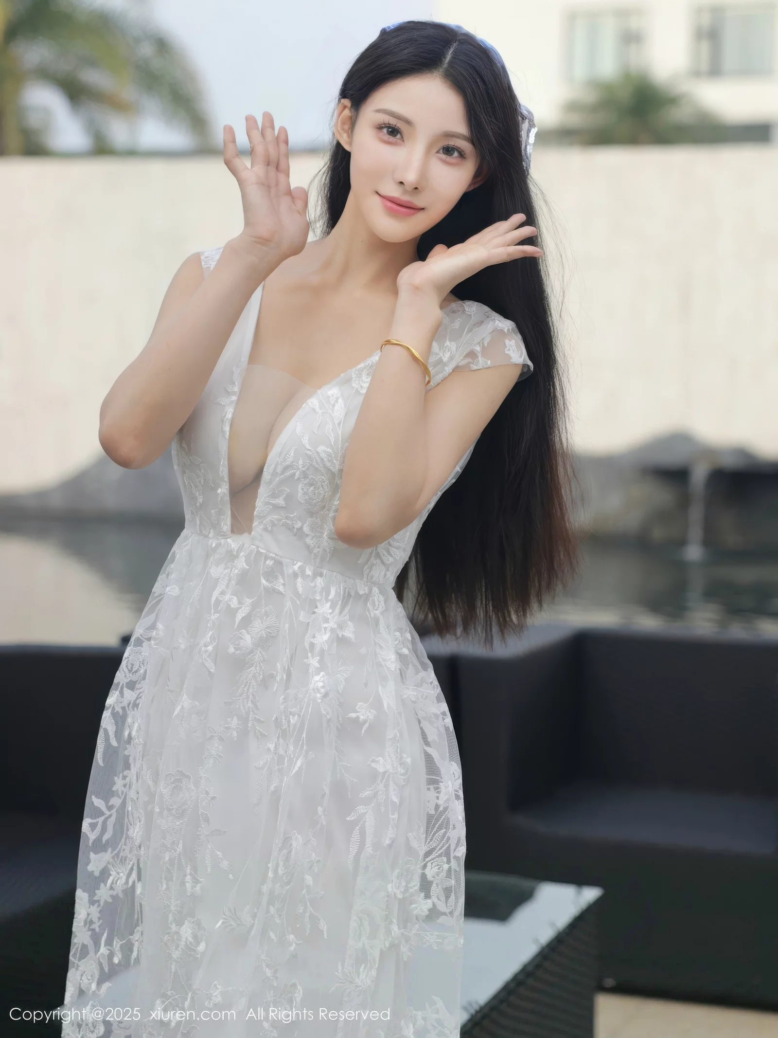 梨霜儿性感低胸白色婚纱配白色丝袜秀丰腴身材完美绝美写真 第 36 张
