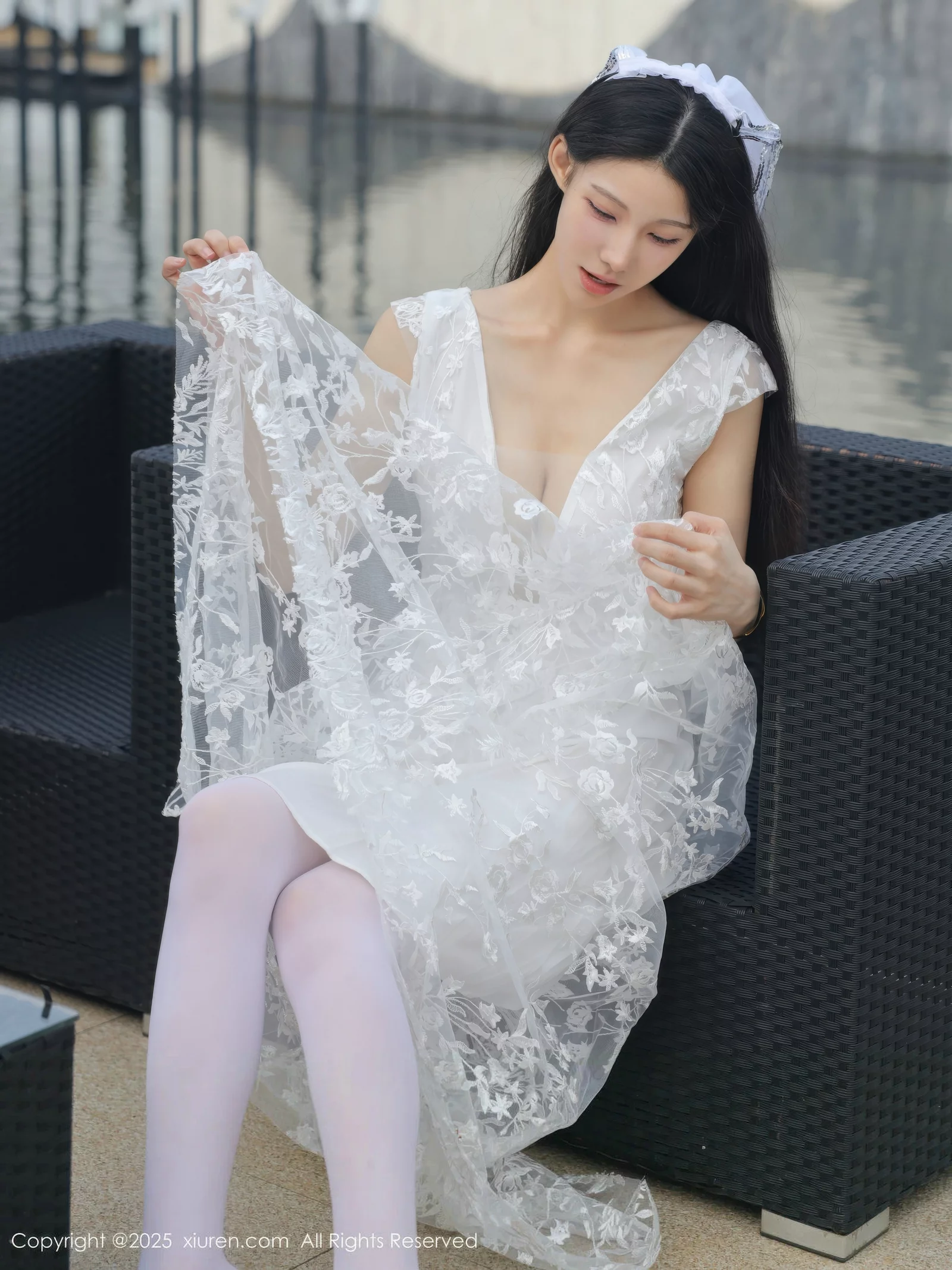 梨霜儿性感低胸白色婚纱配白色丝袜秀丰腴身材完美绝美写真 第 39 张