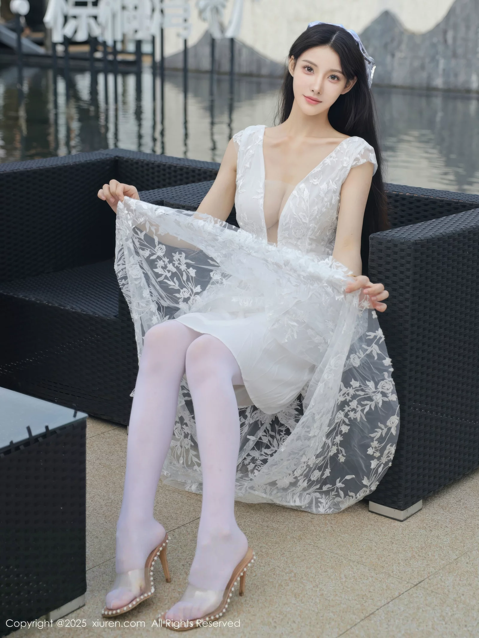 梨霜儿性感低胸白色婚纱配白色丝袜秀丰腴身材完美绝美写真 第 42 张