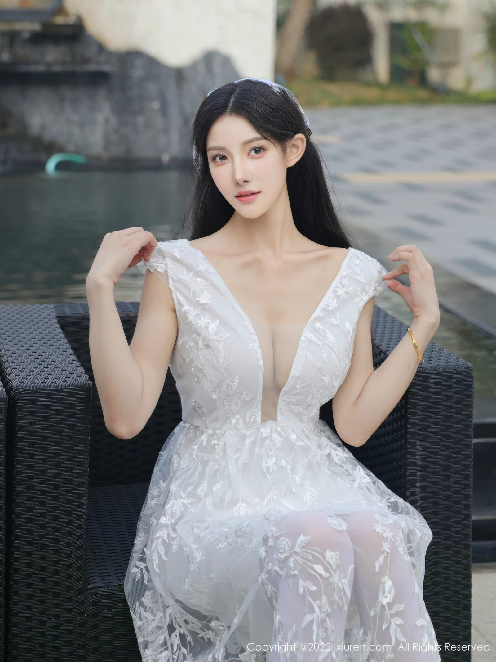 梨霜儿性感低胸白色婚纱配白色丝袜秀丰腴身材完美绝美写真 第 43 张