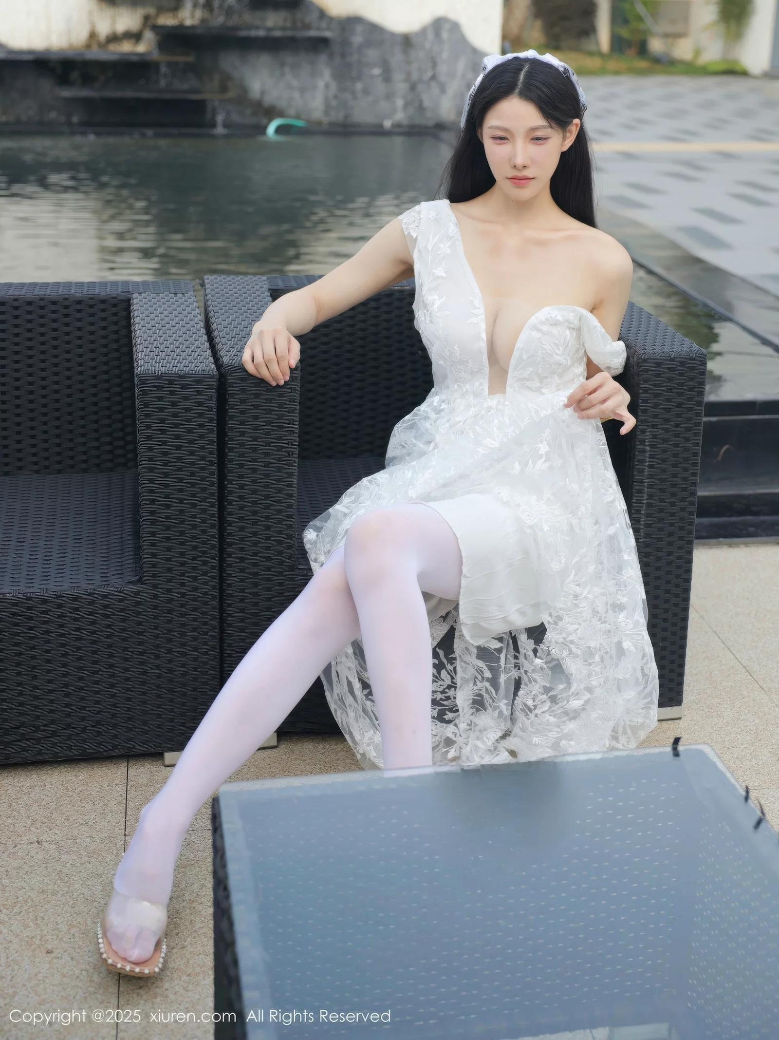 梨霜儿性感低胸白色婚纱配白色丝袜秀丰腴身材完美绝美写真 第 45 张