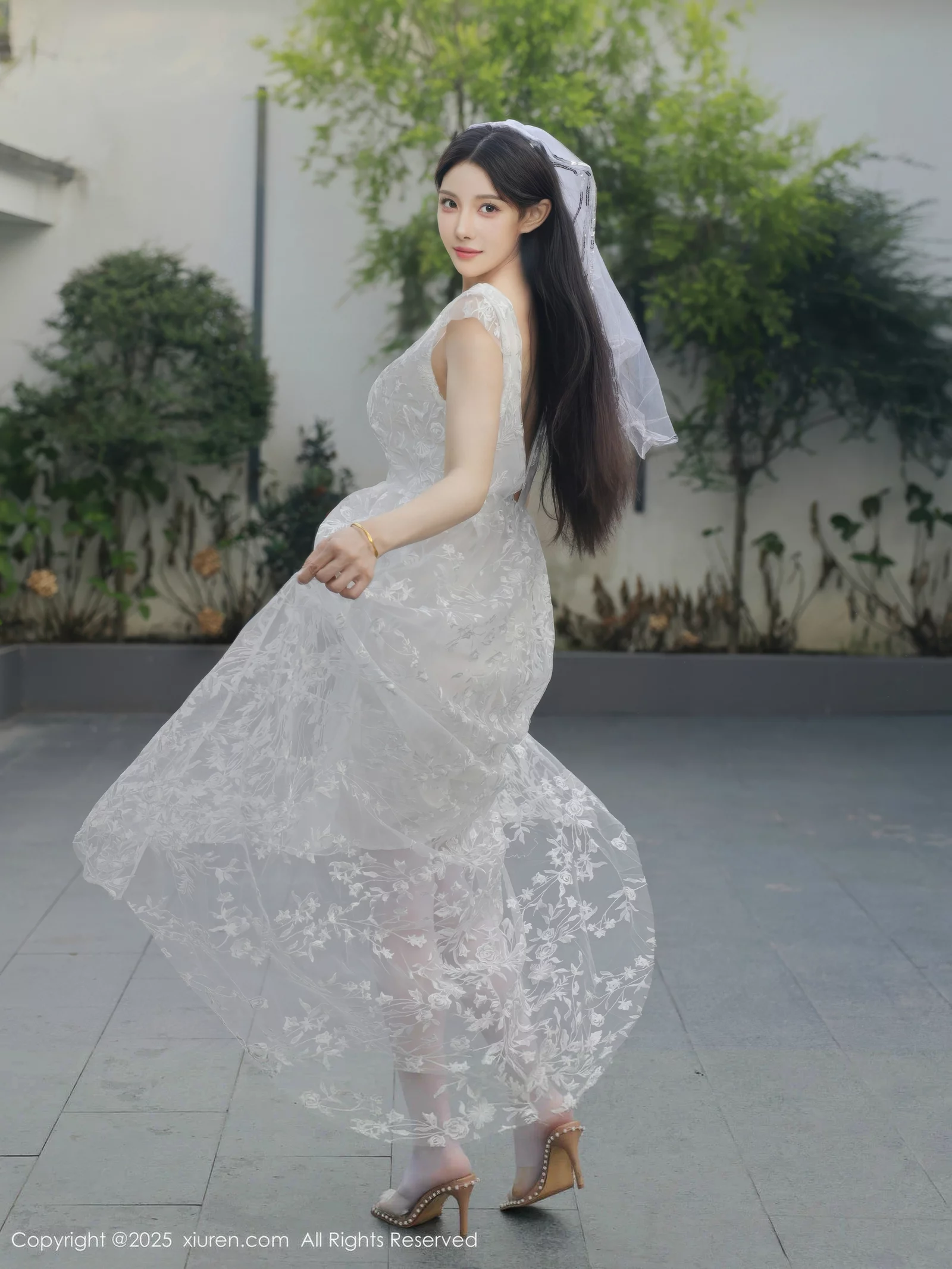 梨霜儿性感低胸白色婚纱配白色丝袜秀丰腴身材完美绝美写真 第 64 张