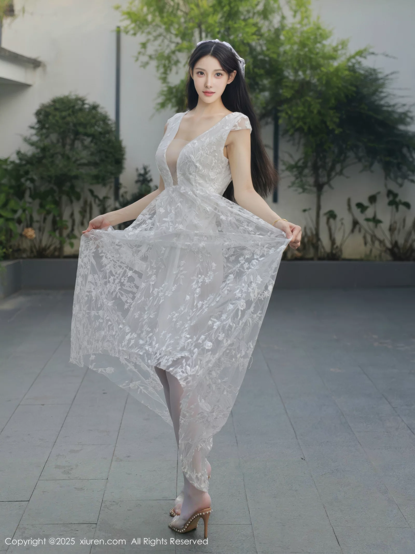 梨霜儿性感低胸白色婚纱配白色丝袜秀丰腴身材完美绝美写真 第 66 张