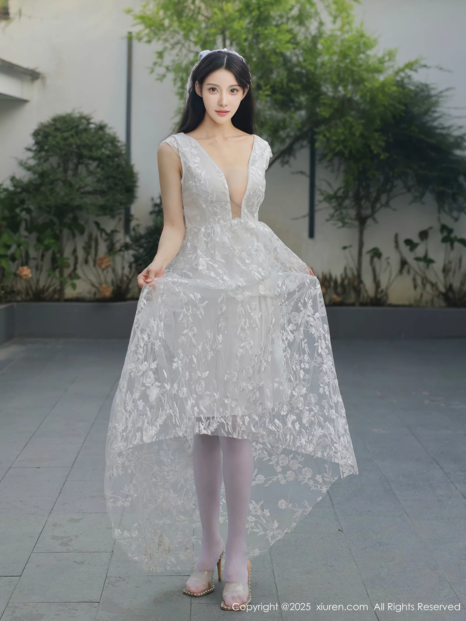 梨霜儿性感低胸白色婚纱配白色丝袜秀丰腴身材完美绝美写真 第 68 张