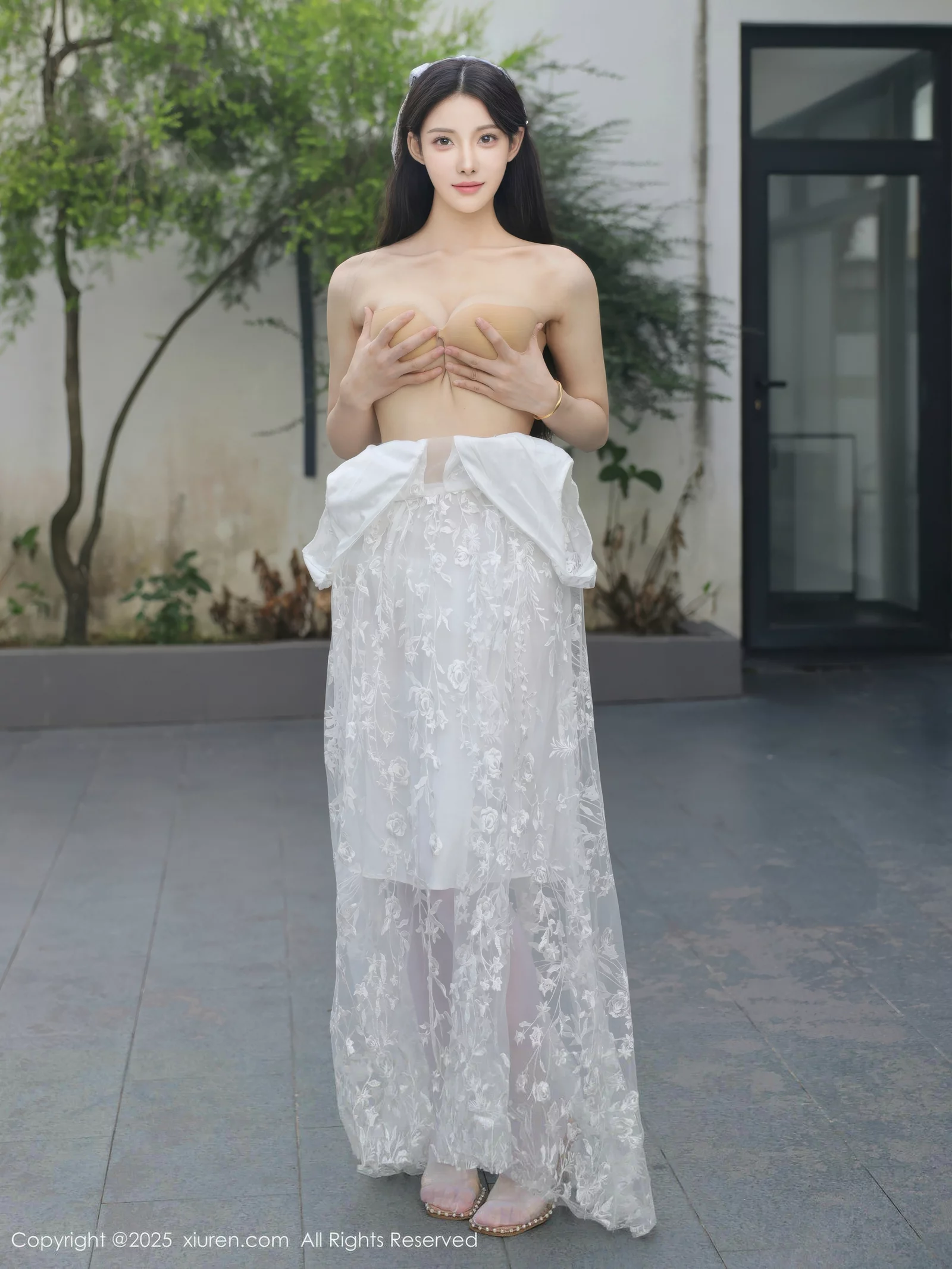 梨霜儿性感低胸白色婚纱配白色丝袜秀丰腴身材完美绝美写真 第 81 张