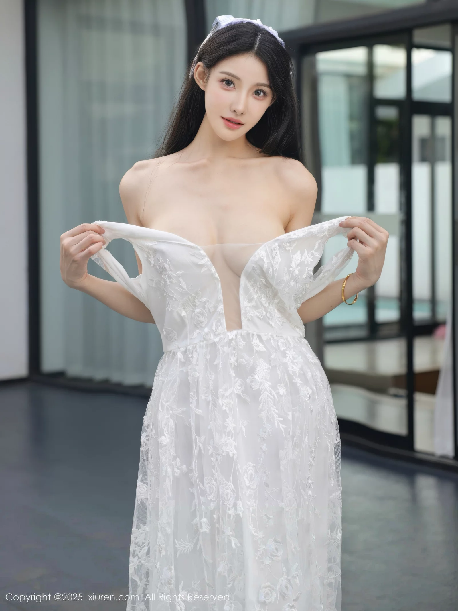 梨霜儿性感低胸白色婚纱配白色丝袜秀丰腴身材完美绝美写真 第 98 张