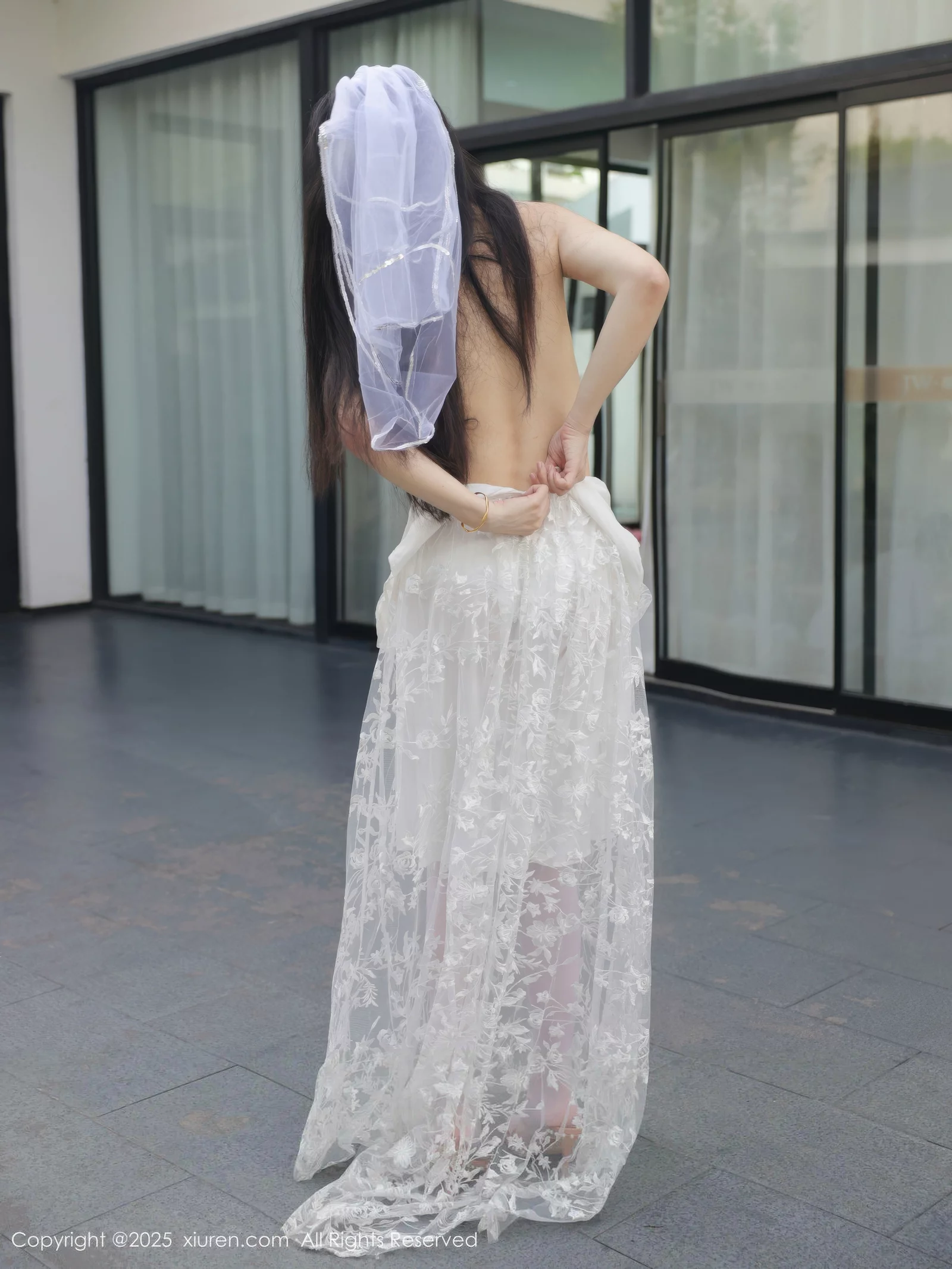 梨霜儿性感低胸白色婚纱配白色丝袜秀丰腴身材完美绝美写真 第 99 张