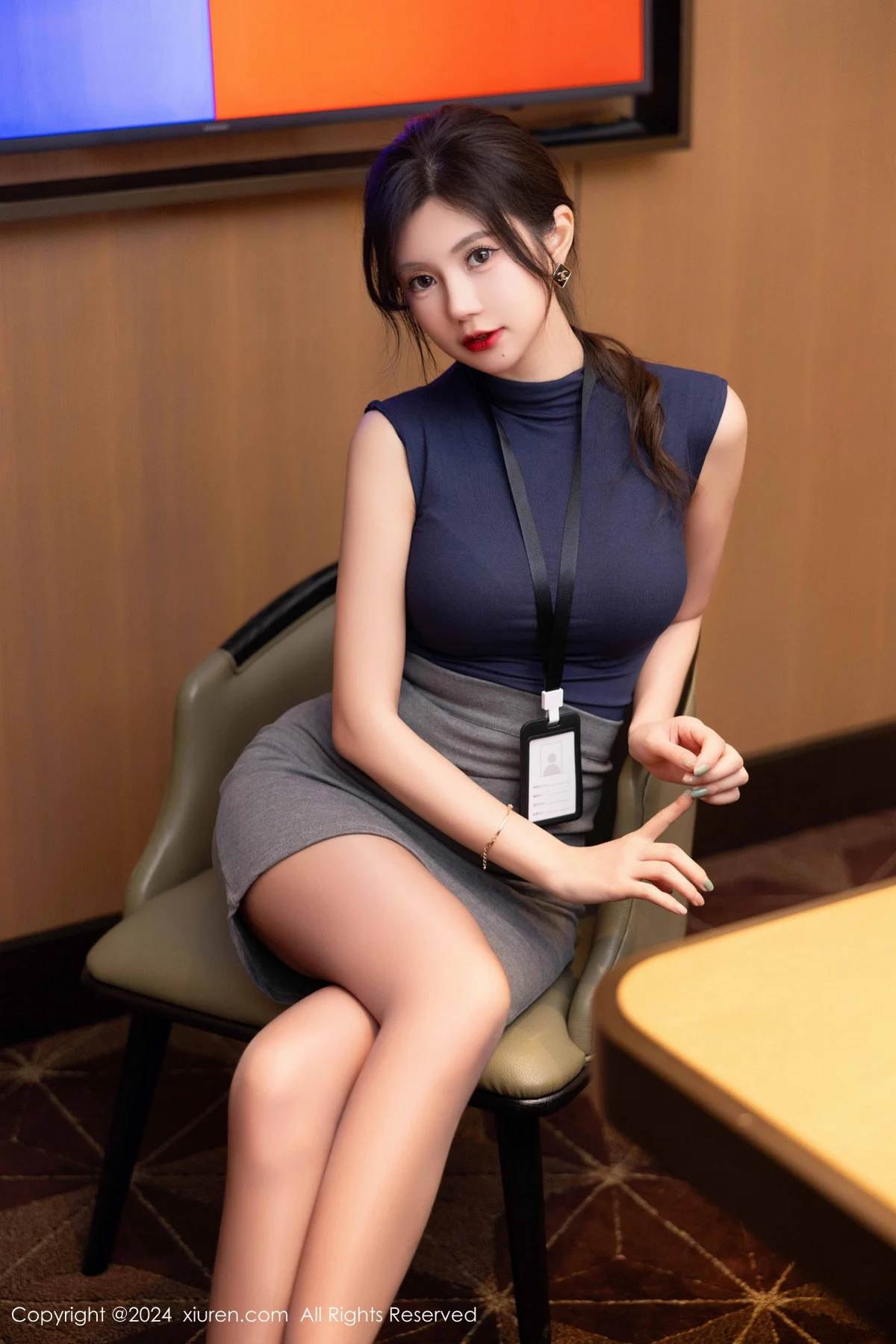 绮里嘉ula性感深色OL服饰配开档黑丝秀曼妙身材绝美写真 第 16 张