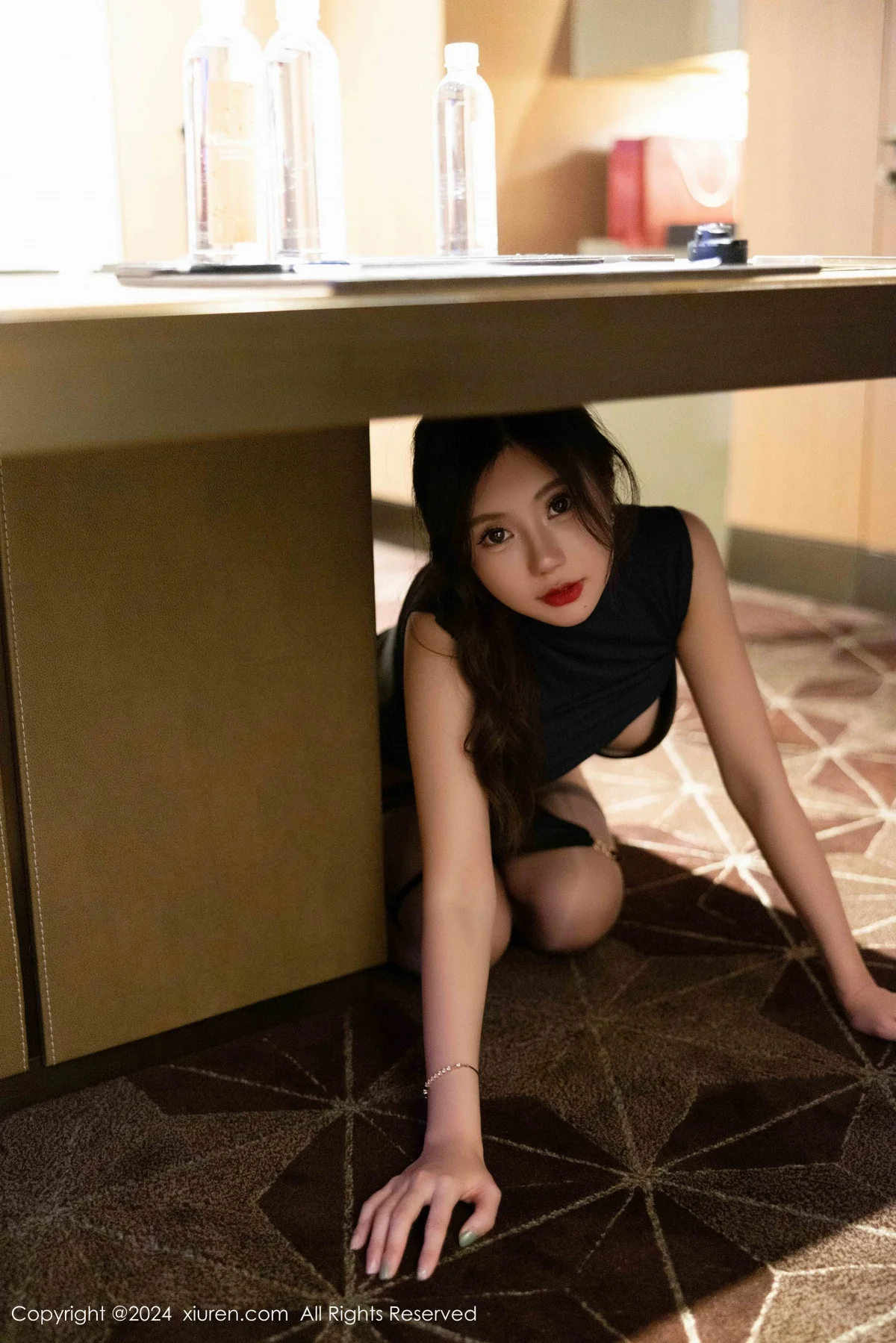 绮里嘉ula性感深色OL服饰配开档黑丝秀曼妙身材绝美写真 第 192 张