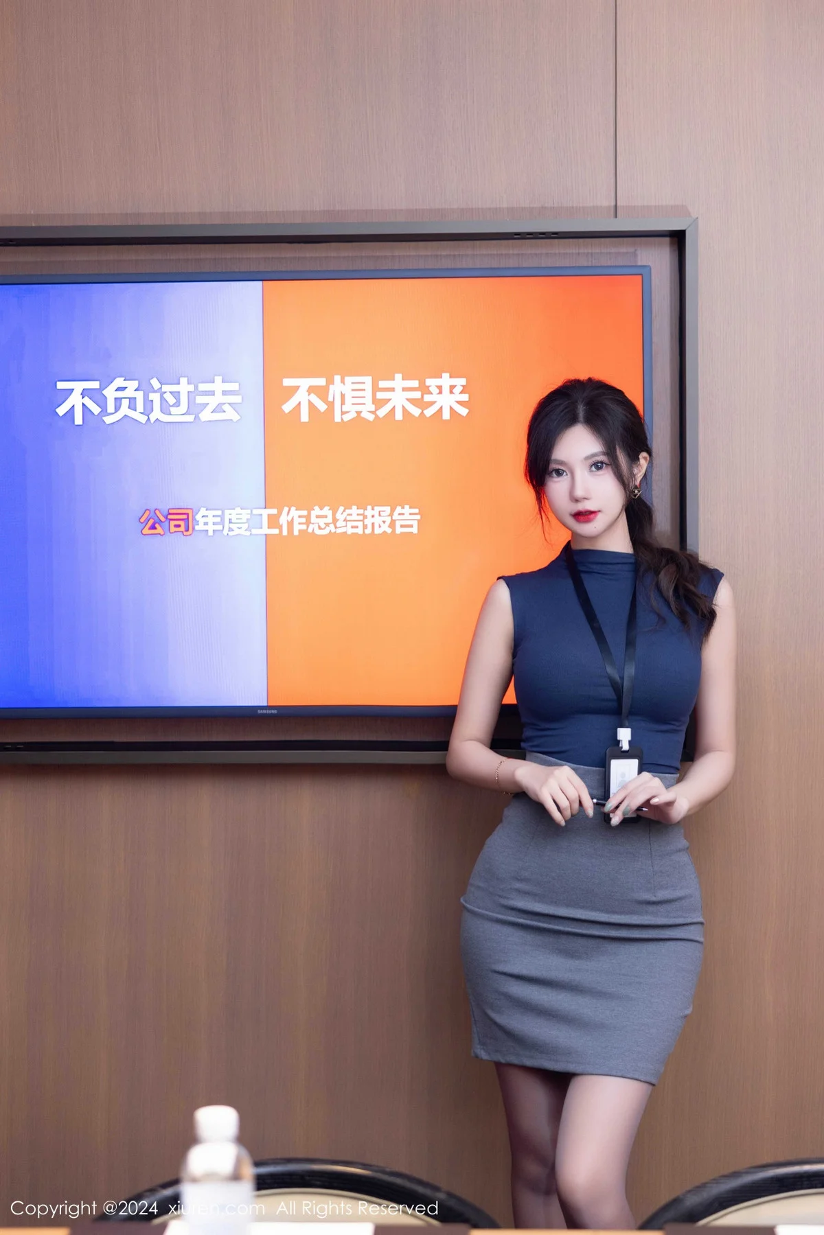 绮里嘉ula性感深色OL服饰配开档黑丝秀曼妙身材绝美写真 第 2 张