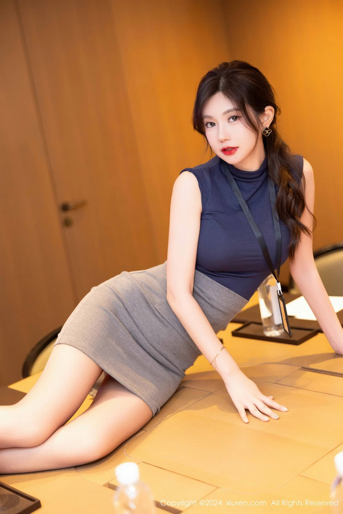 绮里嘉ula性感深色OL服饰配开档黑丝秀曼妙身材绝美写真 第 57 张