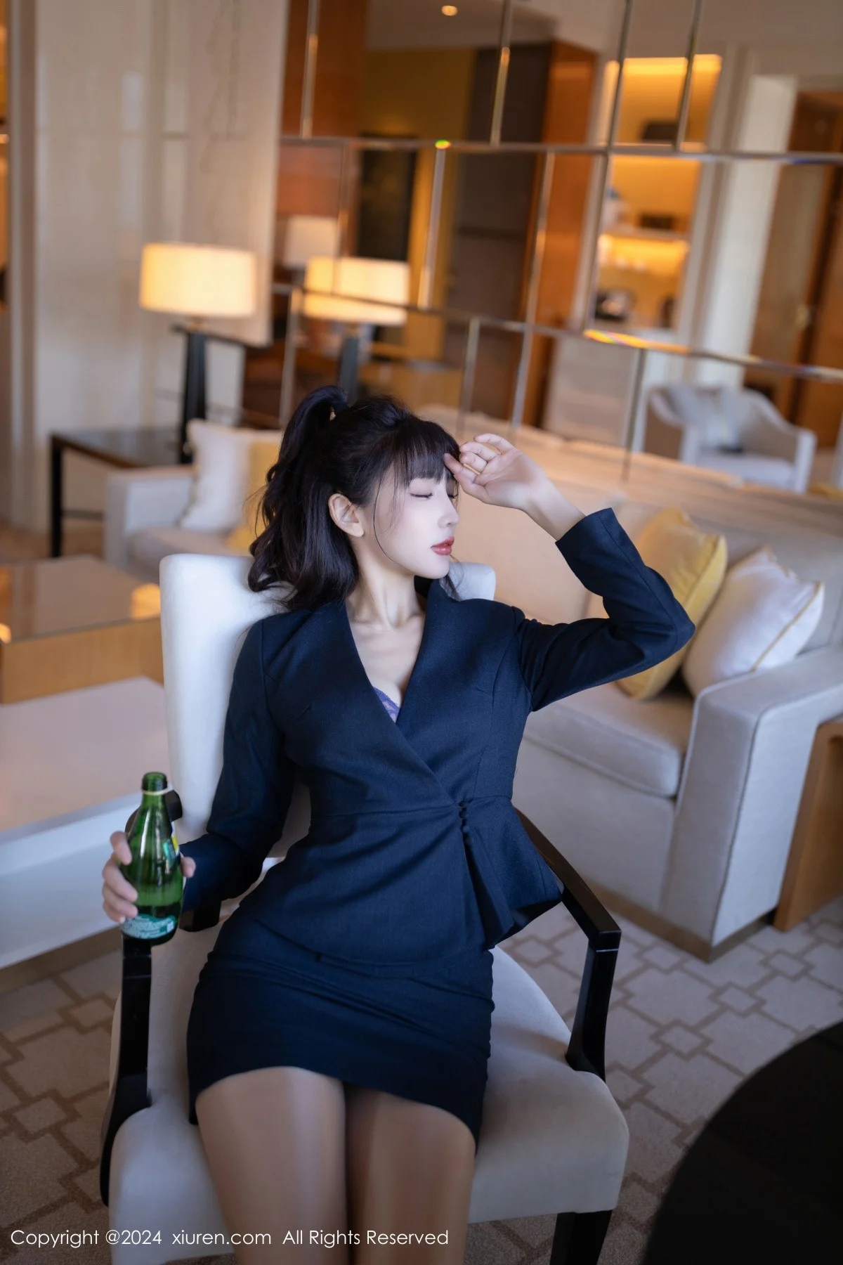 陆萱萱性感黑色OL服饰露蓝色内衣配超薄肉丝秀美腿绝美写真 第 10 张
