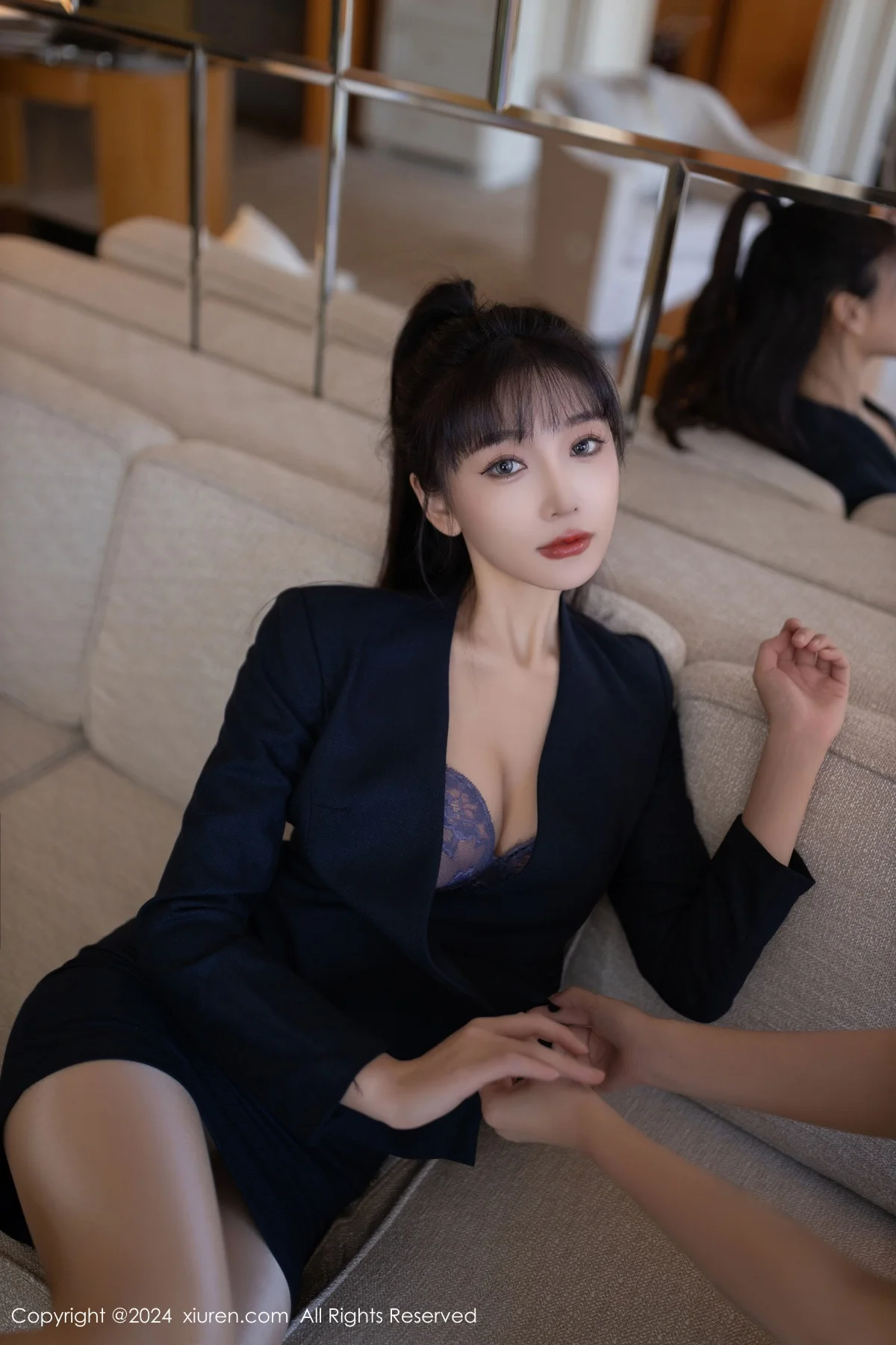 陆萱萱性感黑色OL服饰露蓝色内衣配超薄肉丝秀美腿绝美写真 第 18 张