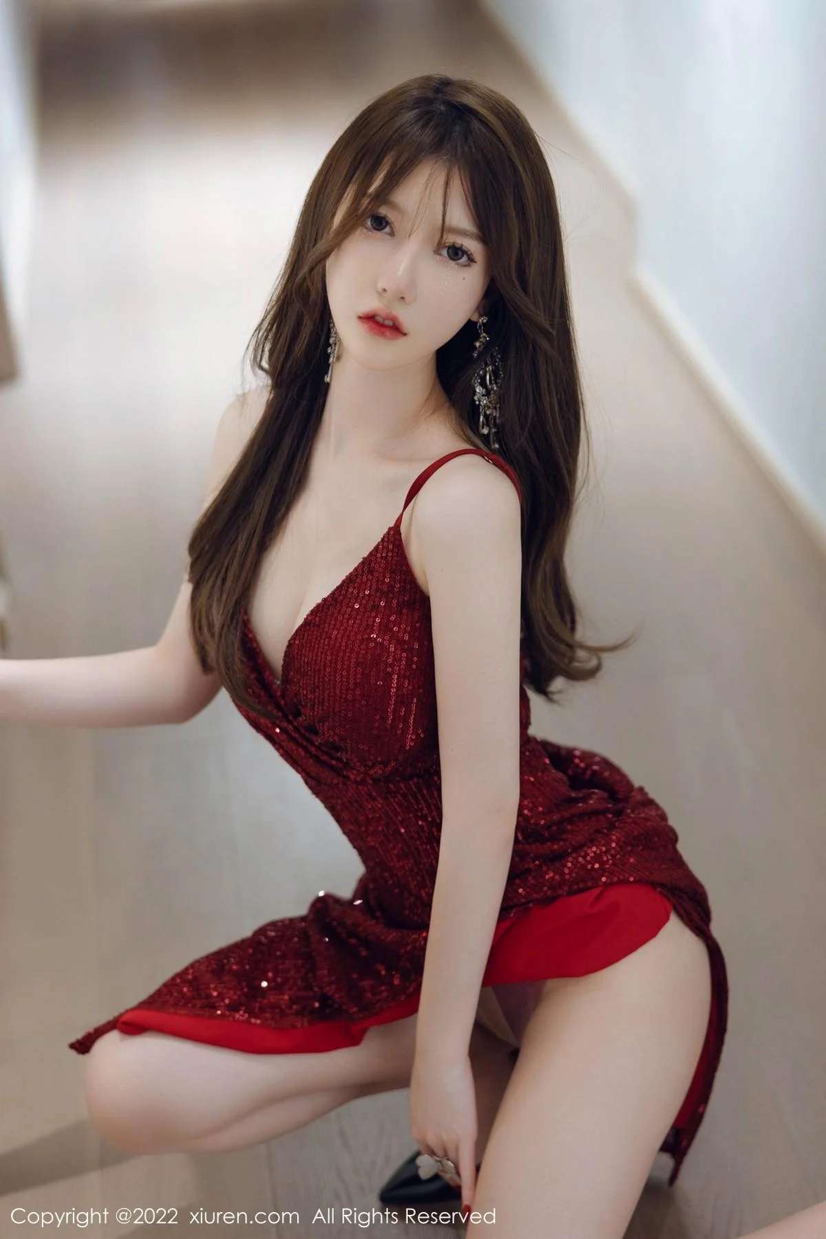 美桃酱私房性感红色低胸长裙配超薄肉丝秀完美身材绝美写真 第 31 张