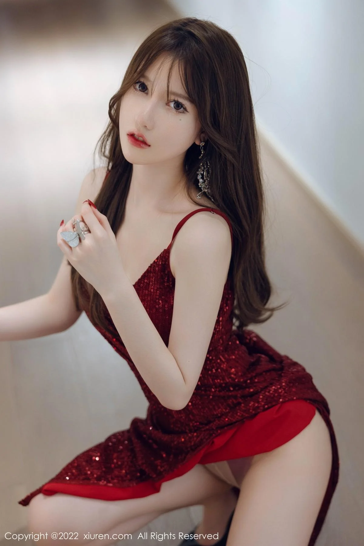 美桃酱私房性感红色低胸长裙配超薄肉丝秀完美身材绝美写真 第 33 张