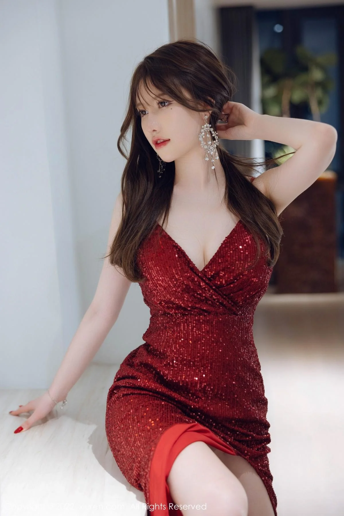 美桃酱私房性感红色低胸长裙配超薄肉丝秀完美身材绝美写真 第 40 张