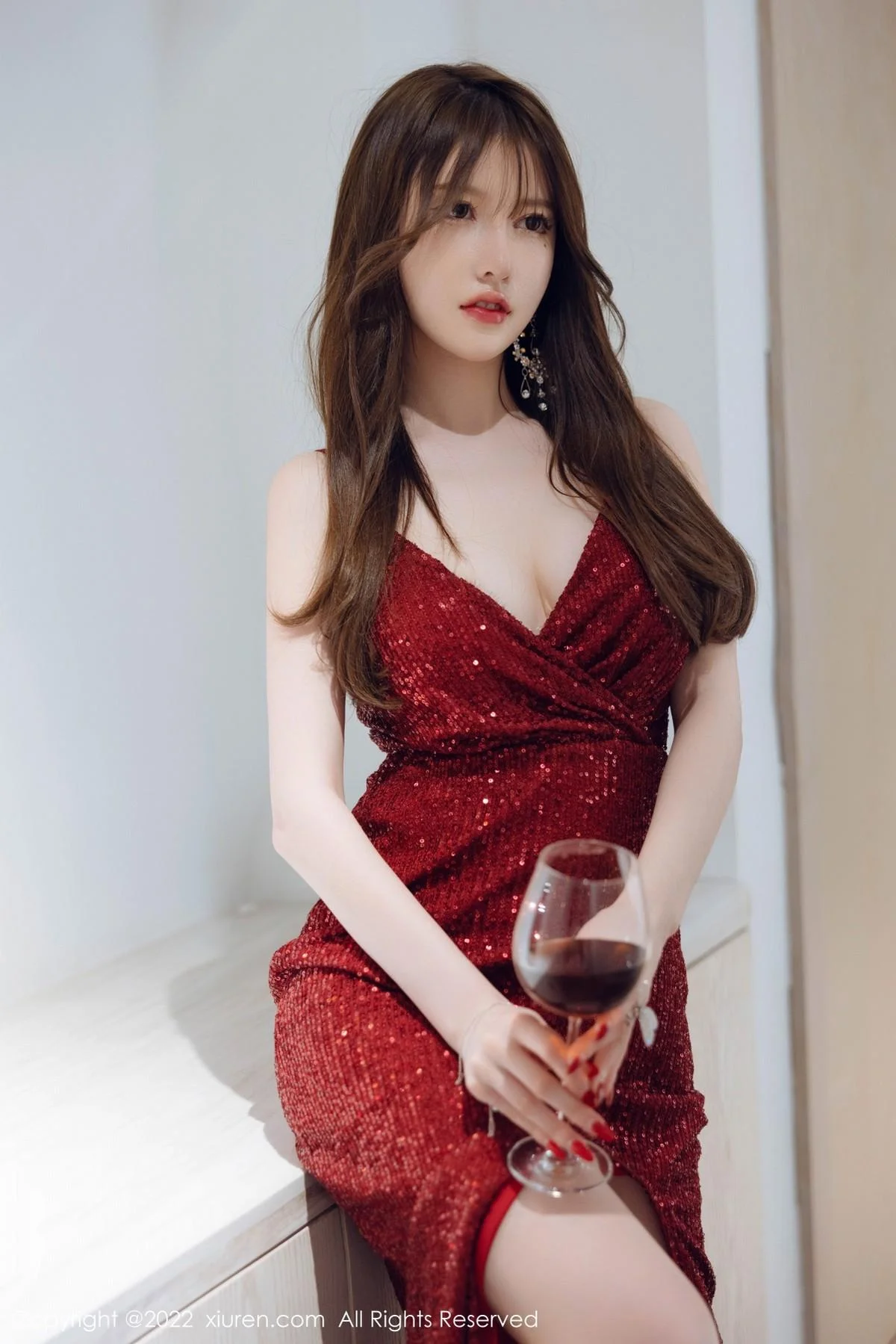 美桃酱私房性感红色低胸长裙配超薄肉丝秀完美身材绝美写真 第 41 张