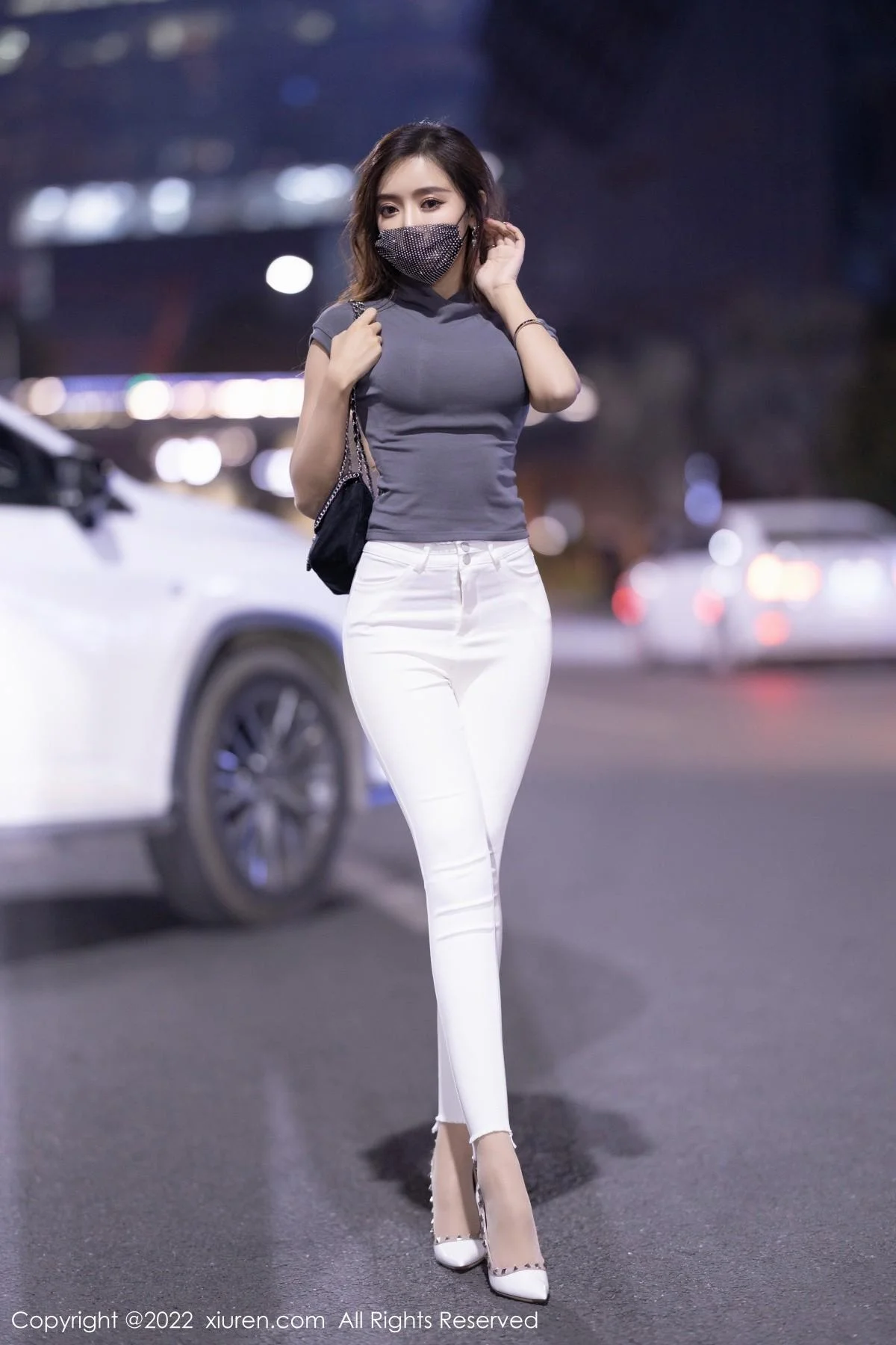 王馨瑶yanni深灰色收身上衣配白色长裤秀完美身材绝美写真 第 5 张