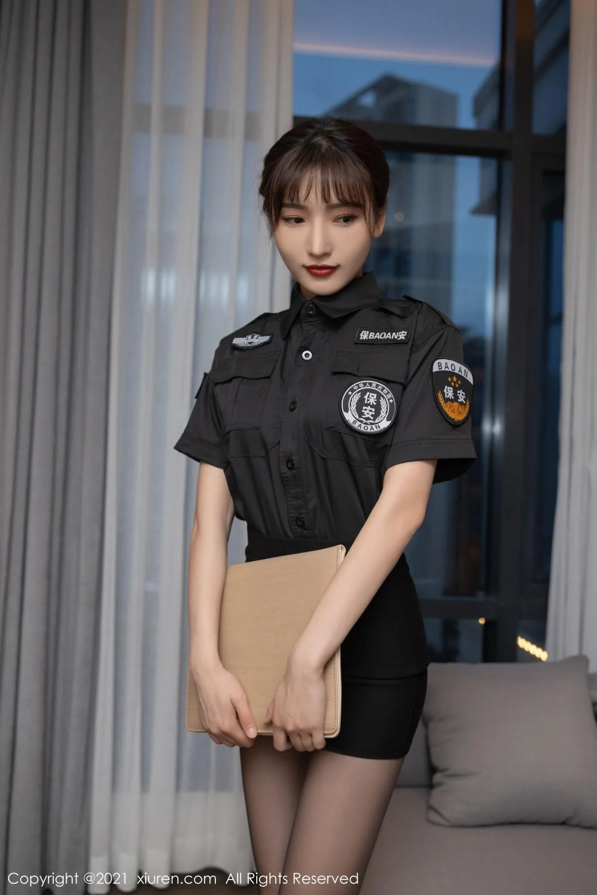 陆萱萱物业保安主题脱制服露性感内衣黑丝裤袜绝美写真 第 14 张
