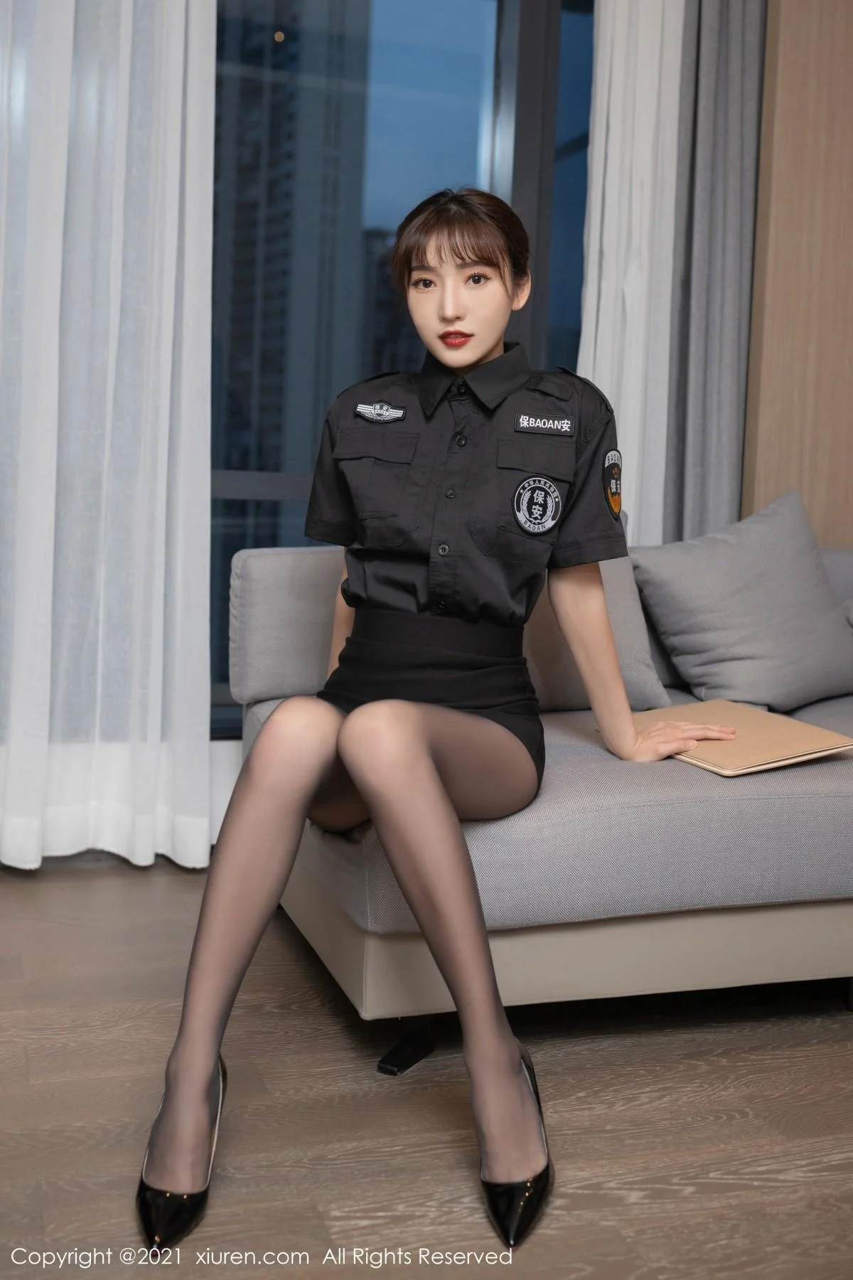 陆萱萱物业保安主题脱制服露性感内衣黑丝裤袜绝美写真 第 15 张