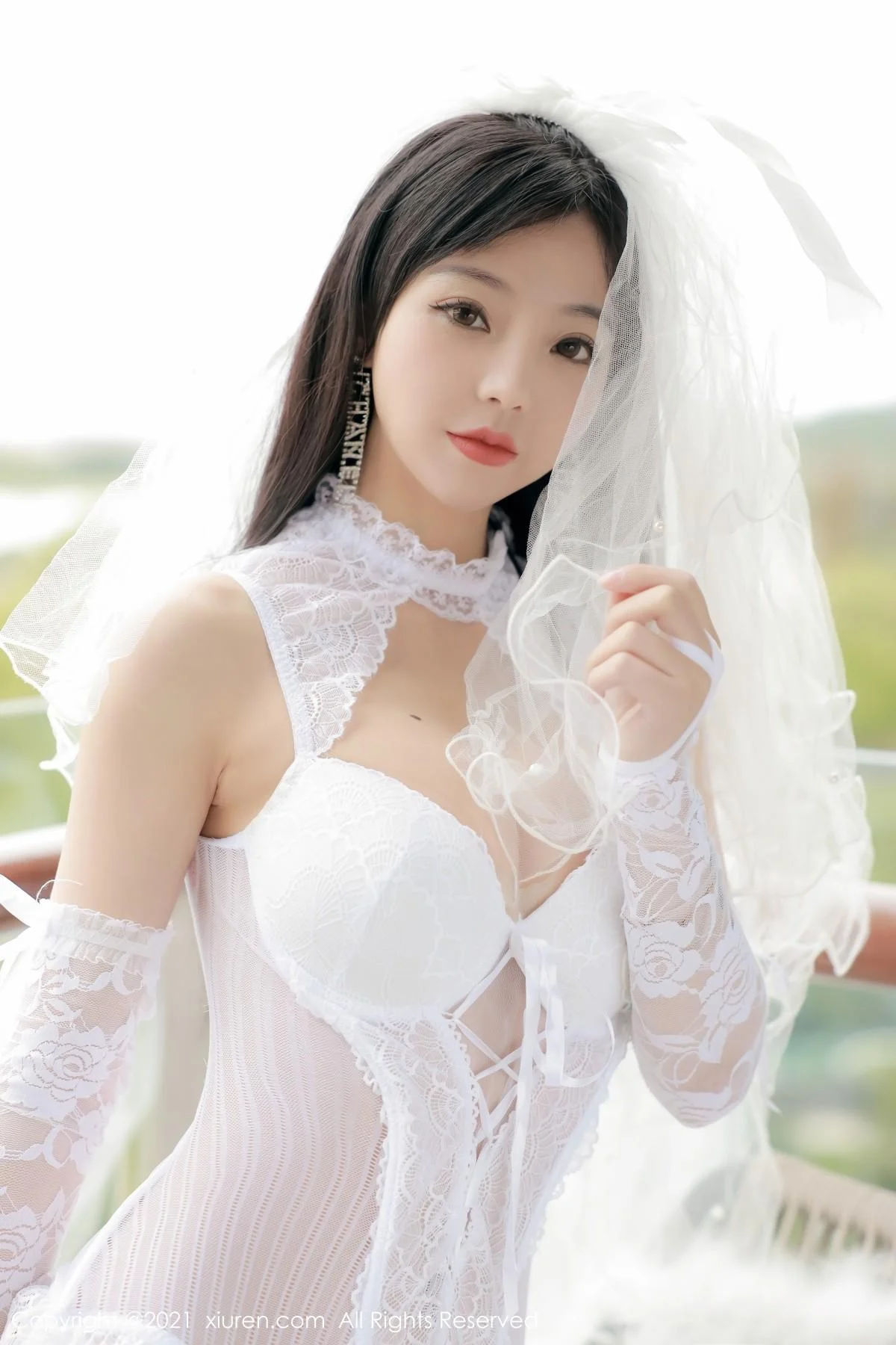 佘贝拉bella大理旅拍私房性感纯白婚纱配蕾丝吊袜绝美写真 第 26 张