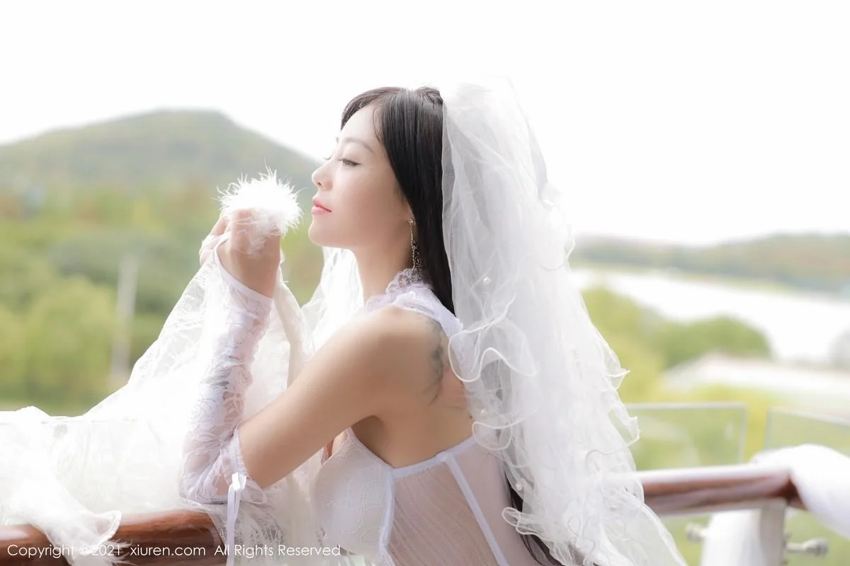 佘贝拉bella大理旅拍私房性感纯白婚纱配蕾丝吊袜绝美写真 第 34 张