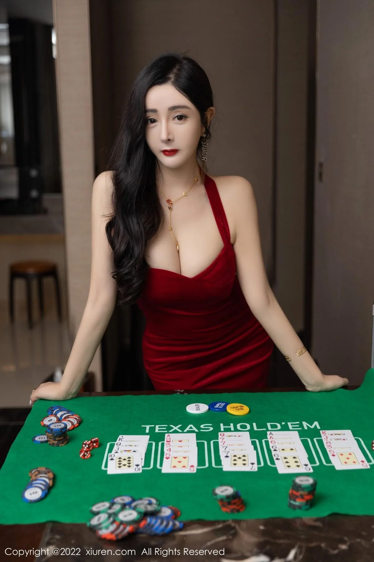 允爾三亚旅拍赌场情景主题半脱低胸裙露丰乳肥臀绝美写真 第 34 张