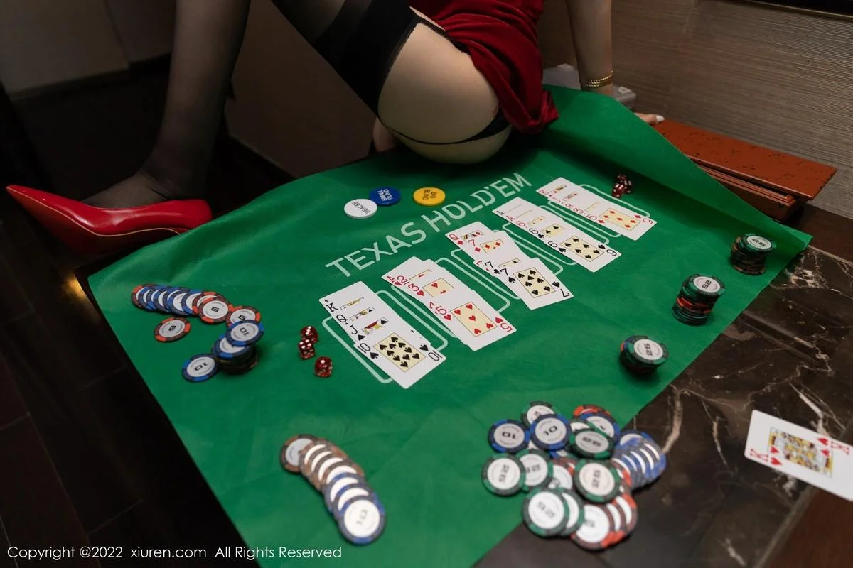 允爾三亚旅拍赌场情景主题半脱低胸裙露丰乳肥臀绝美写真 第 40 张