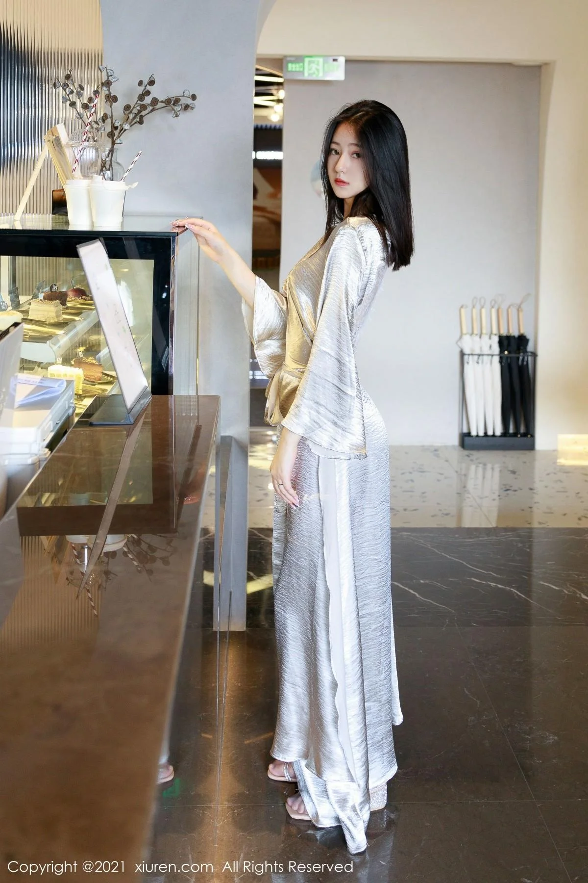 熊小诺时尚外拍主题超薄无内黑丝裤袜秀翘臀美腿绝美写真 第 1 张