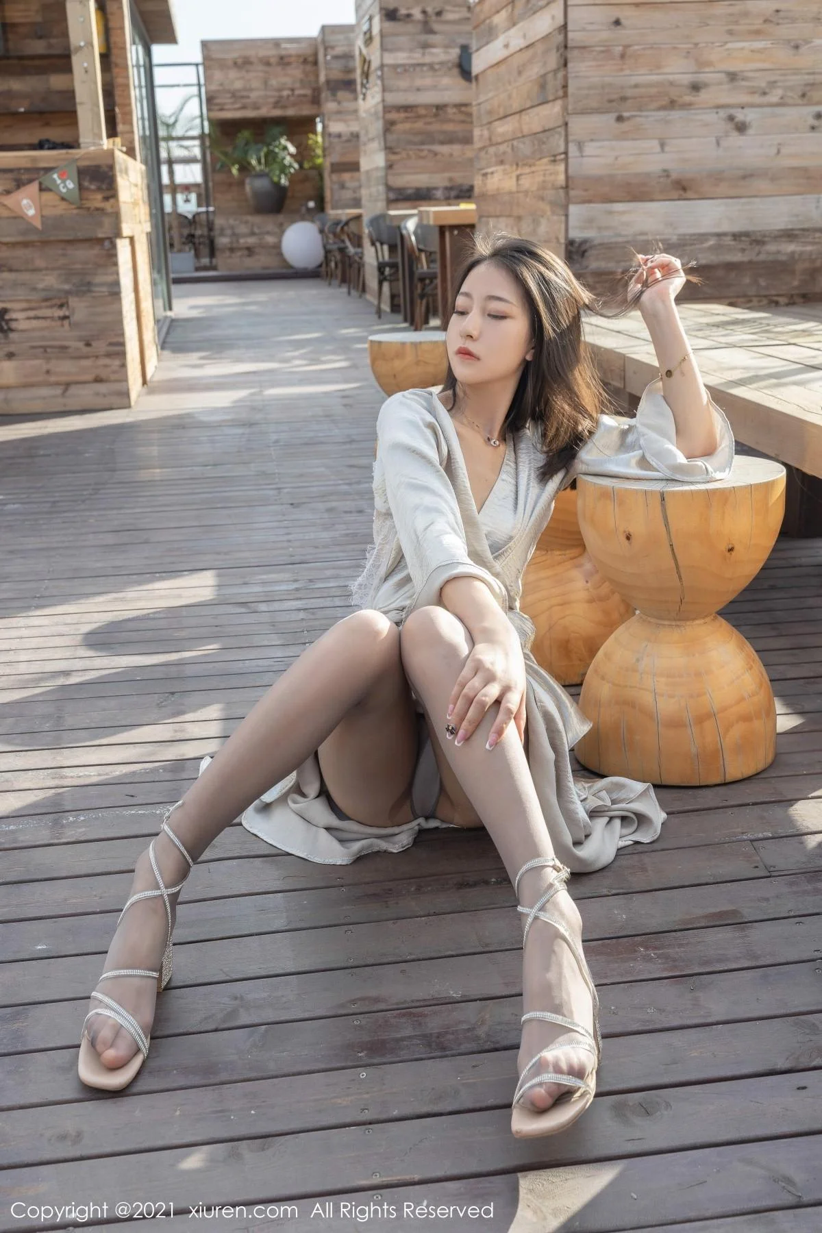 熊小诺时尚外拍主题超薄无内黑丝裤袜秀翘臀美腿绝美写真 第 20 张