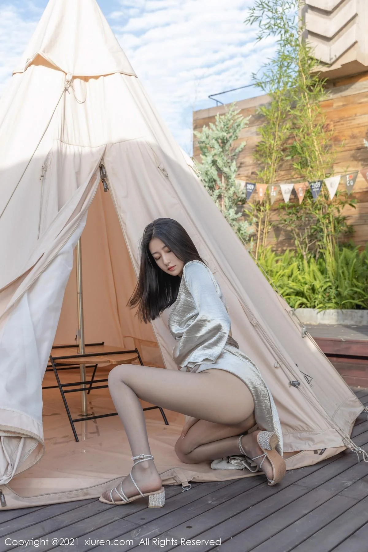 熊小诺时尚外拍主题超薄无内黑丝裤袜秀翘臀美腿绝美写真 第 23 张