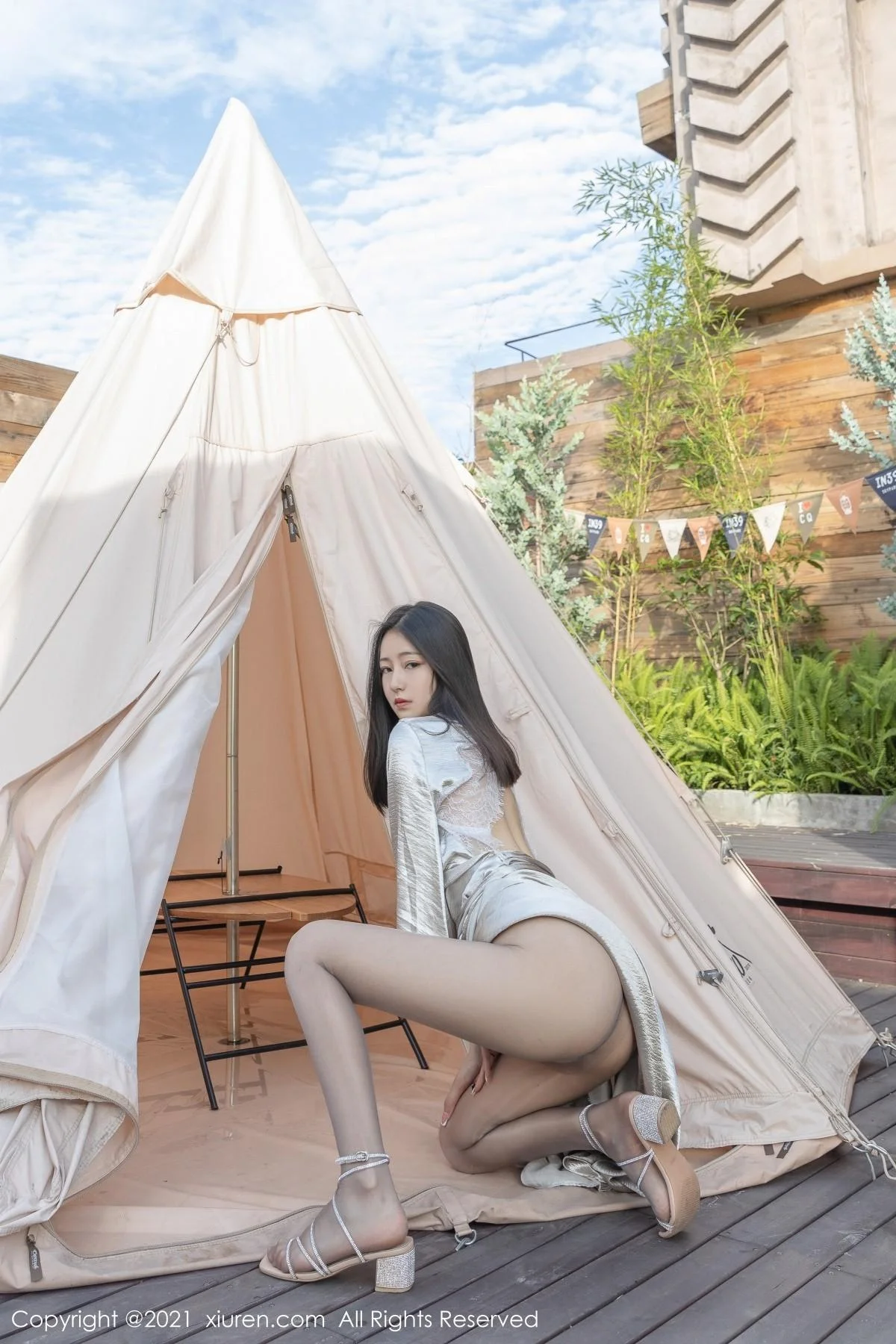 熊小诺时尚外拍主题超薄无内黑丝裤袜秀翘臀美腿绝美写真 第 63 张