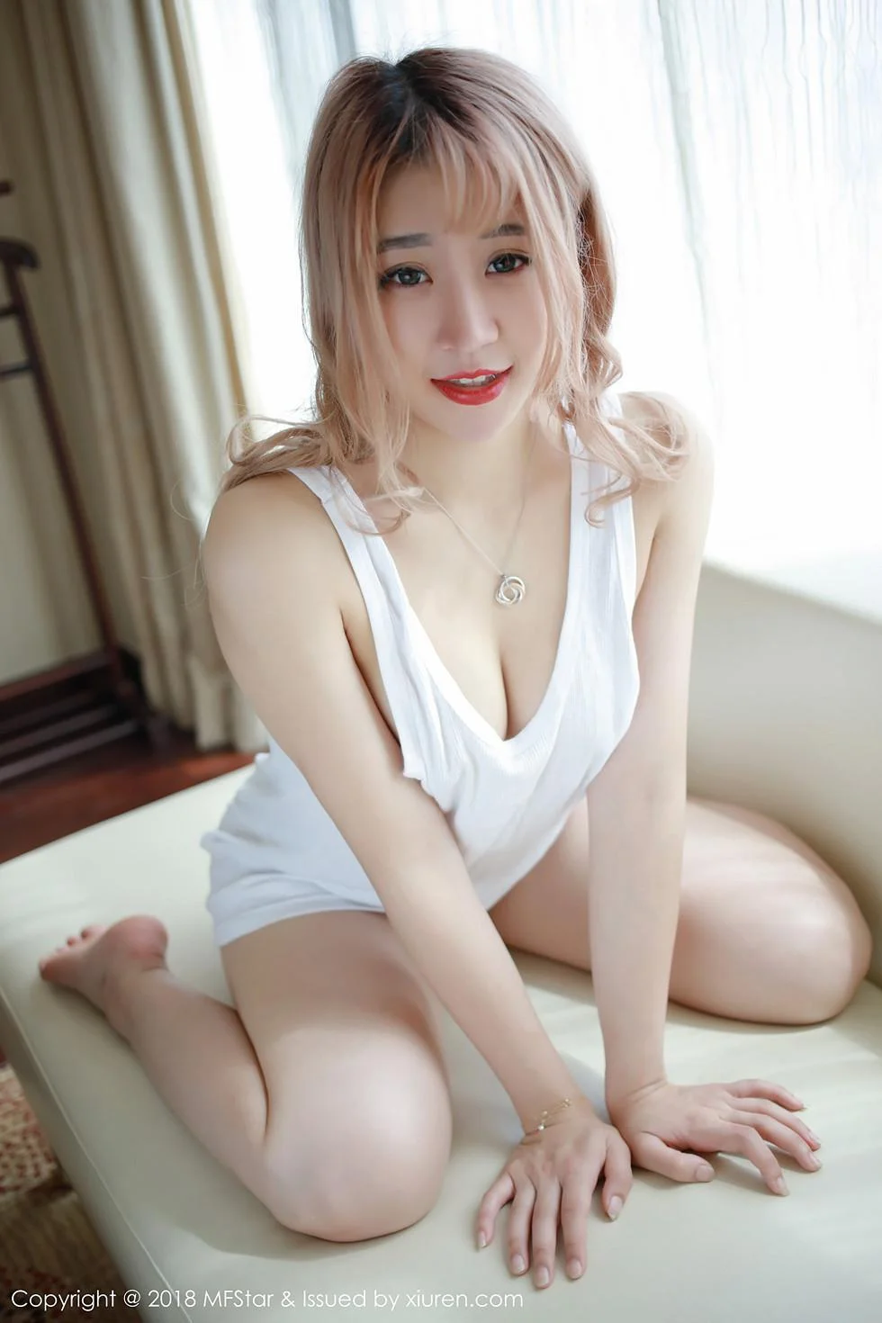 静静tobey白色吊带背心全裸下身露翘臀惹火绝美写真 第 8 张
