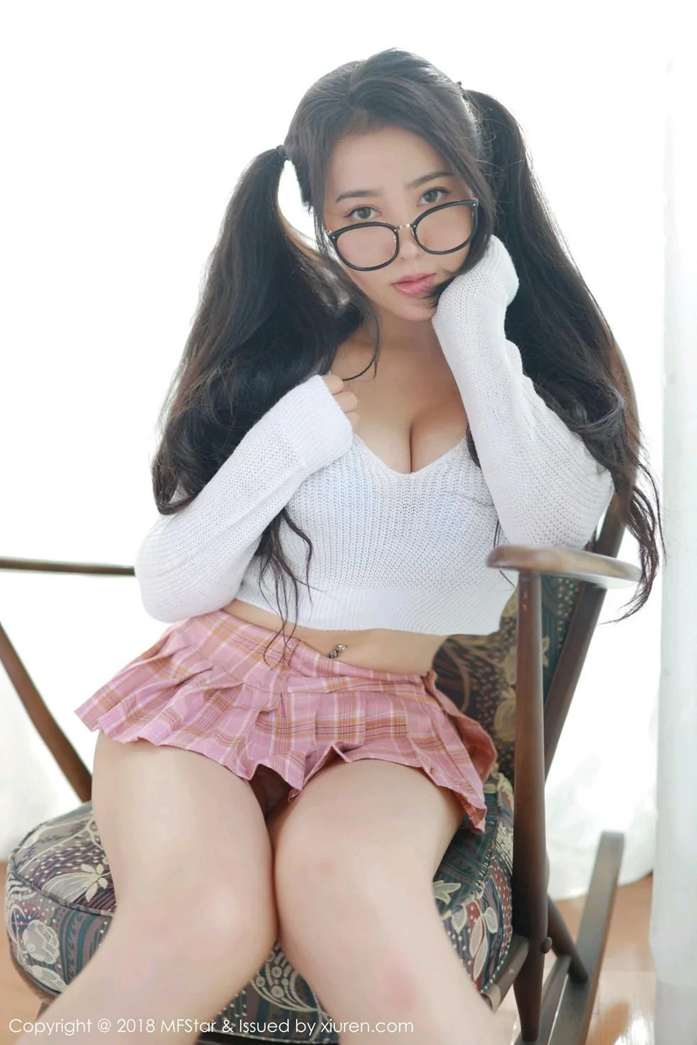 Manuela玛鲁娜日本旅拍私房粉色短裙秀翘臀极致绝美写真 第 15 张