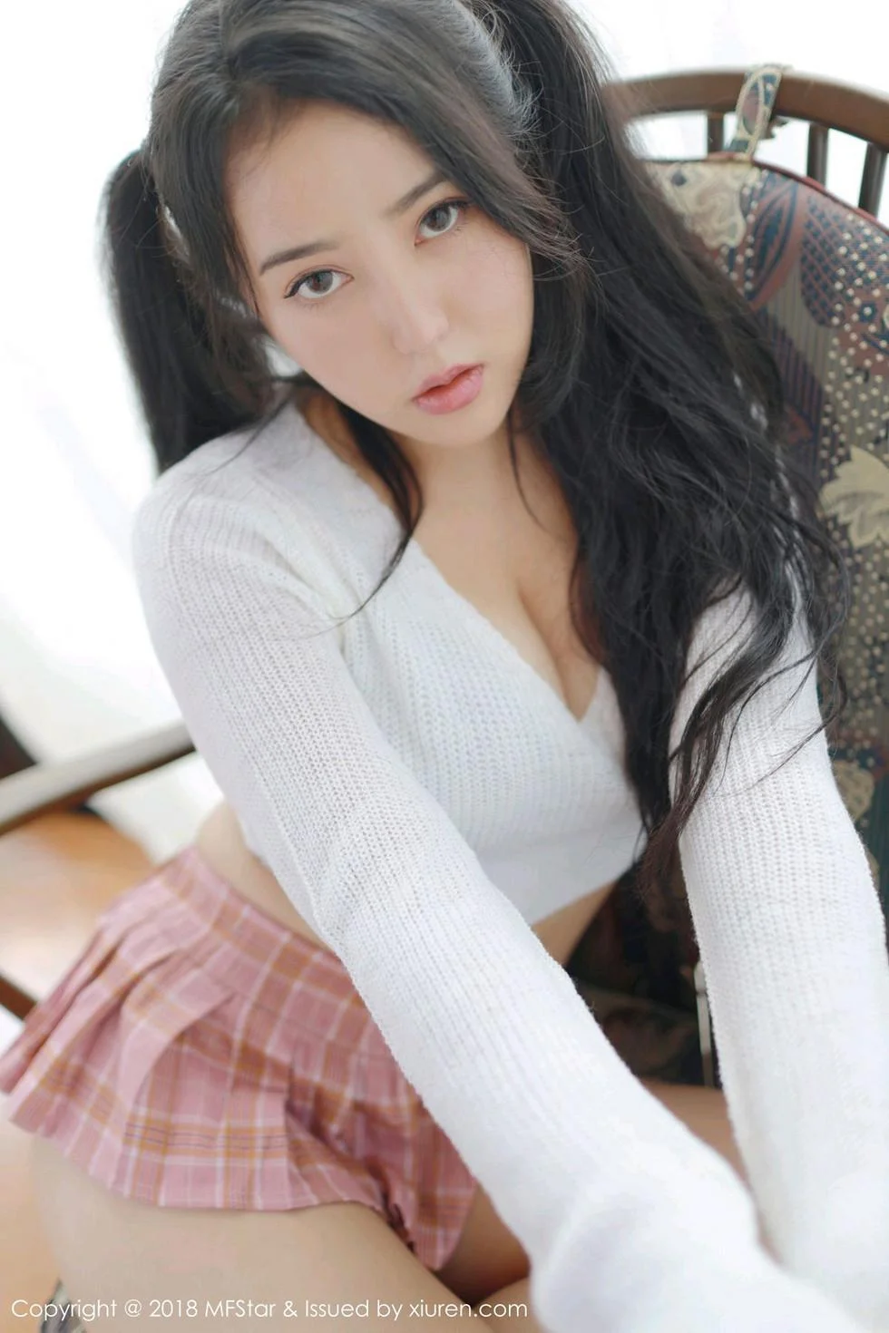Manuela玛鲁娜日本旅拍私房粉色短裙秀翘臀极致绝美写真 第 44 张