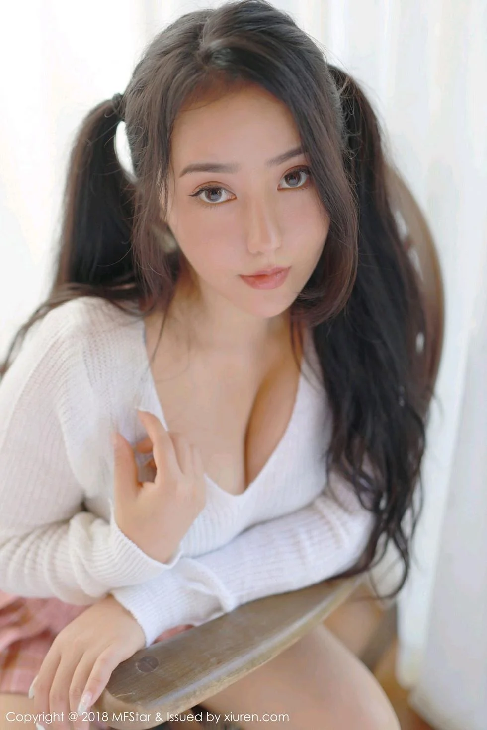 Manuela玛鲁娜日本旅拍私房粉色短裙秀翘臀极致绝美写真 第 69 张