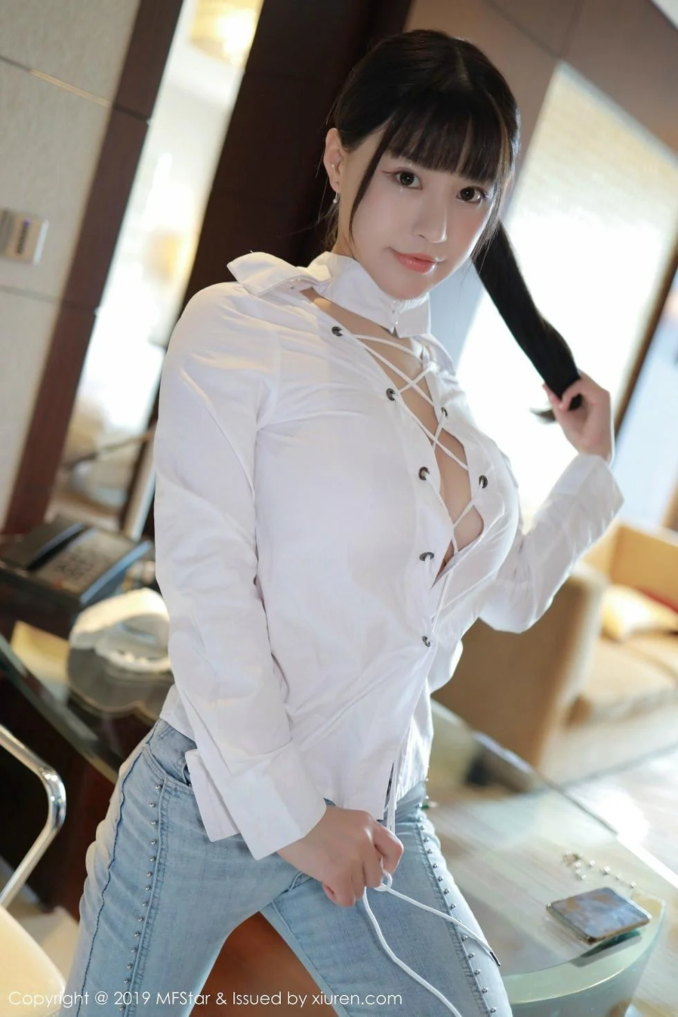 Flower朱可儿白衬衣配牛仔裤半脱露豪乳极致绝美写真 第 55 张