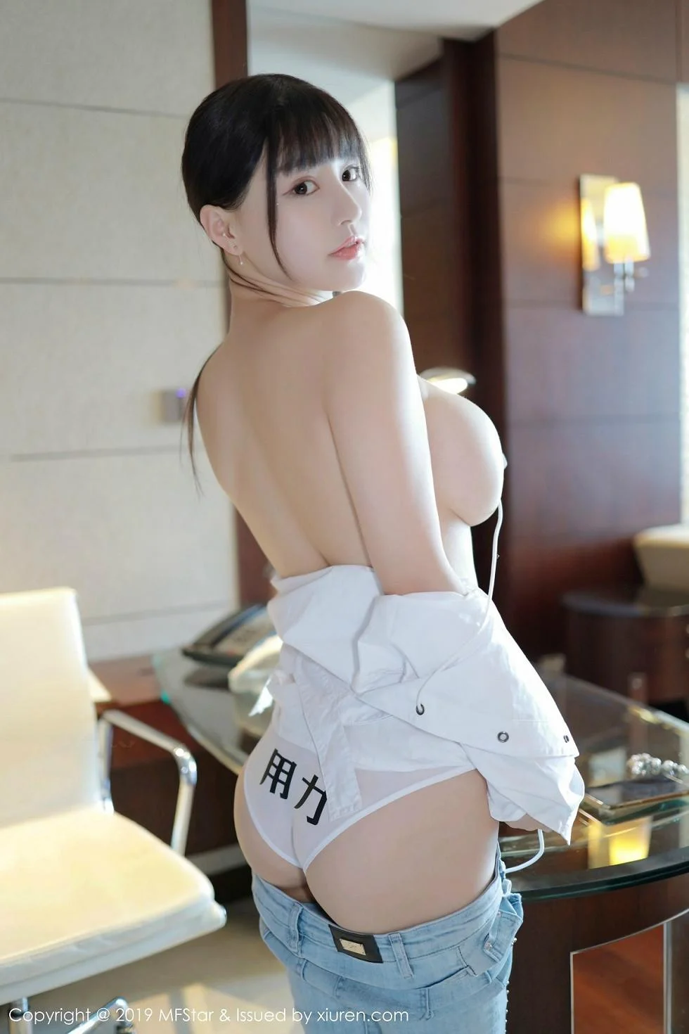 Flower朱可儿白衬衣配牛仔裤半脱露豪乳极致绝美写真 第 74 张