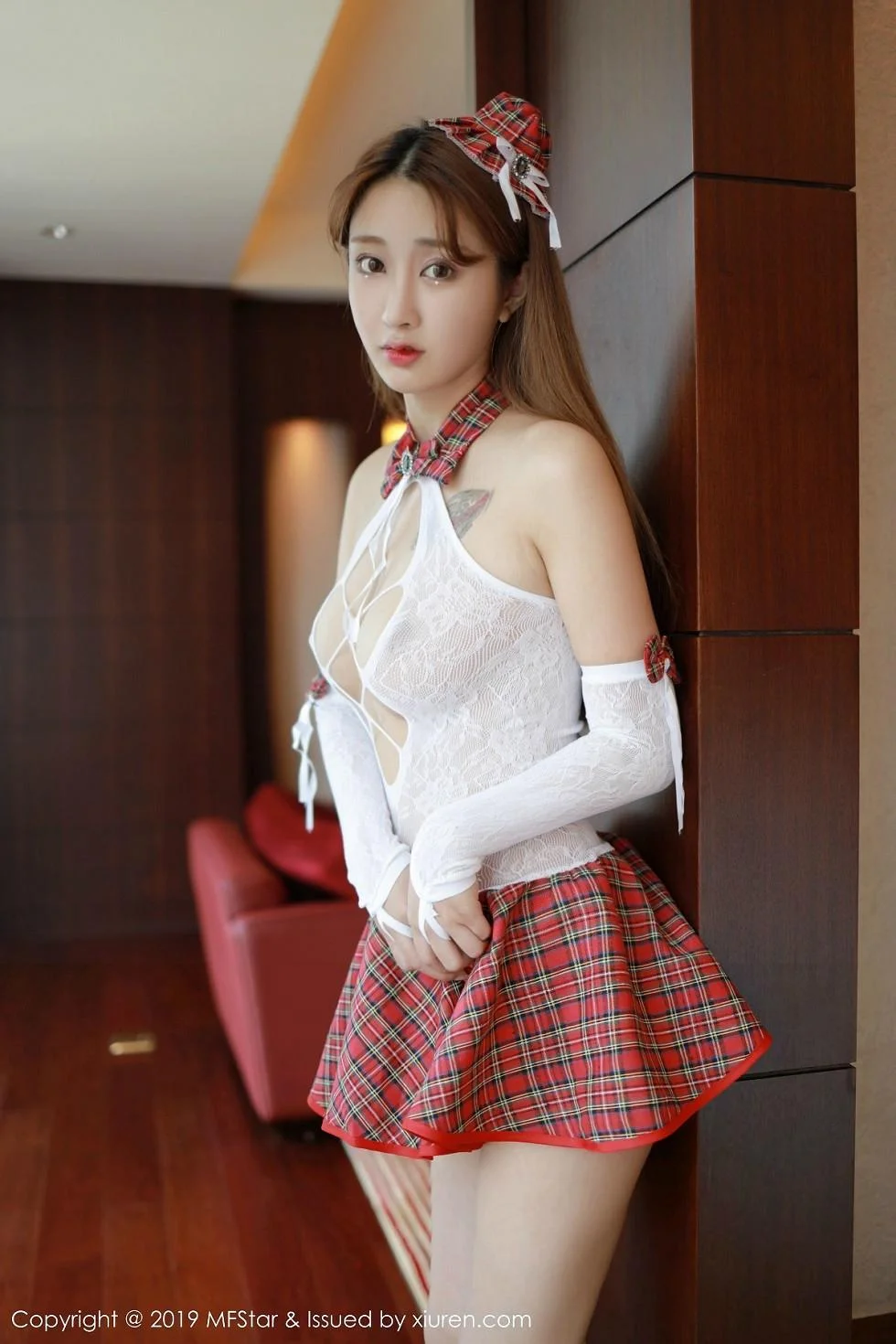 Betty林子欣性感学生制服缕空内衣秀火辣身材绝美写真 第 17 张