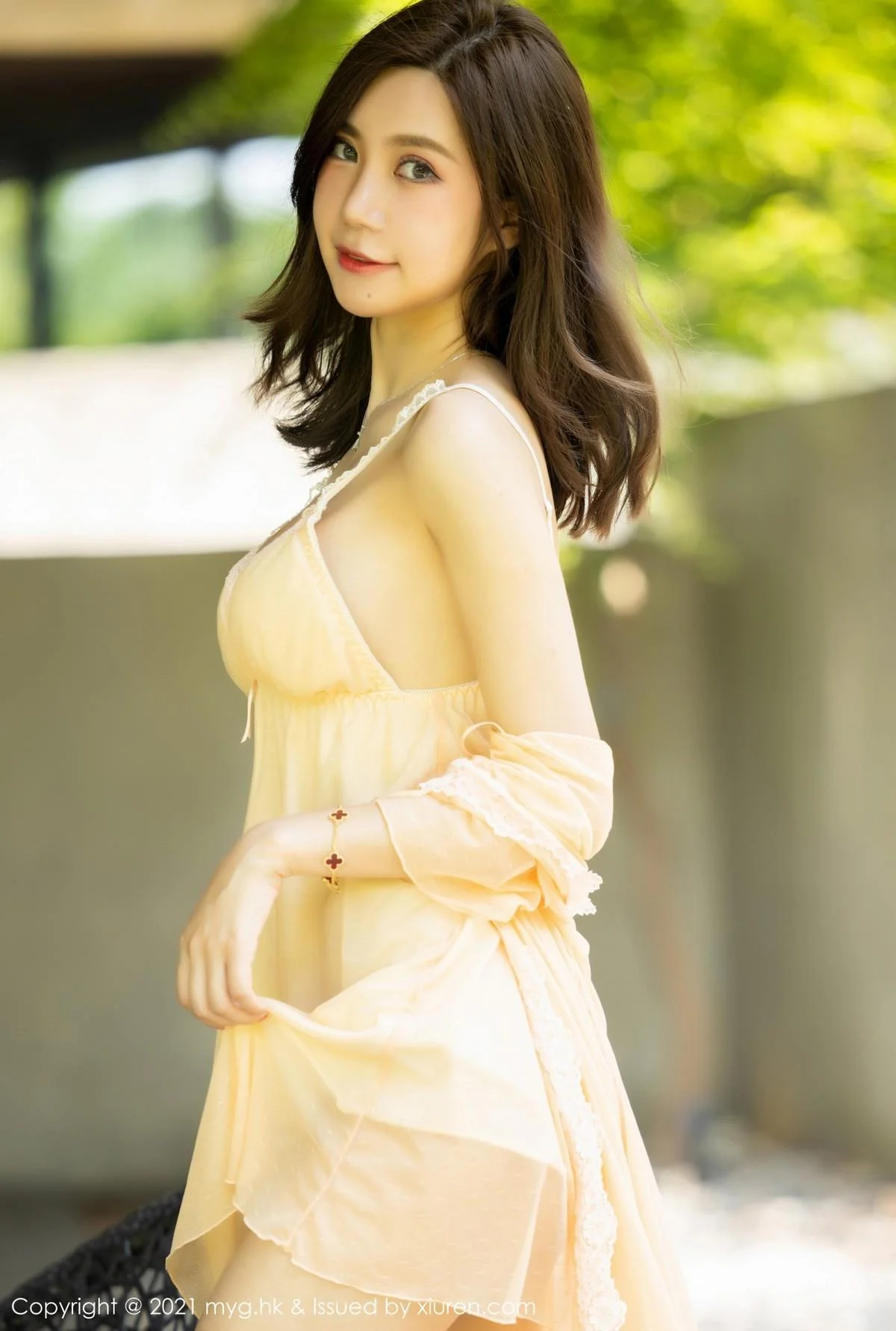 绮里嘉Carina浴室薄纱睡衣半脱秀惹火身材湿身绝美写真 第 3 张