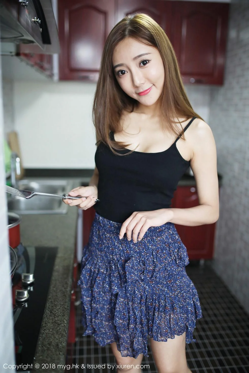 王馨瑶yanni居家黑色吊带衣半露豪乳性感迷人写真 第 32 张