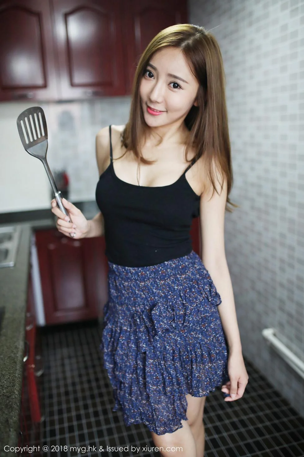 王馨瑶yanni居家黑色吊带衣半露豪乳性感迷人写真 第 34 张