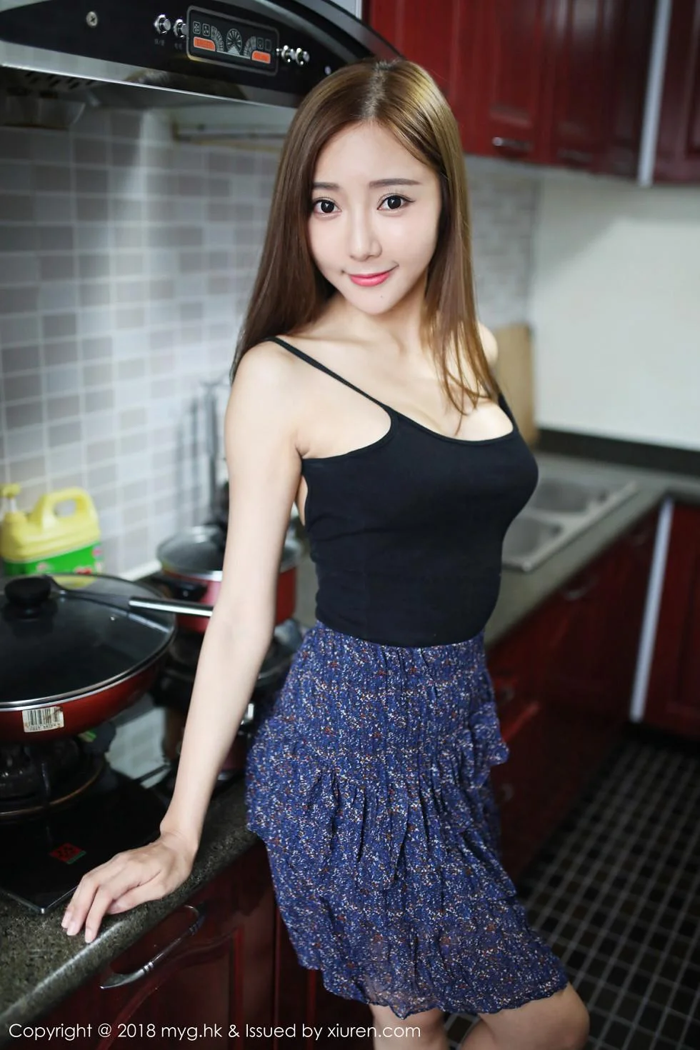 王馨瑶yanni居家黑色吊带衣半露豪乳性感迷人写真 第 44 张