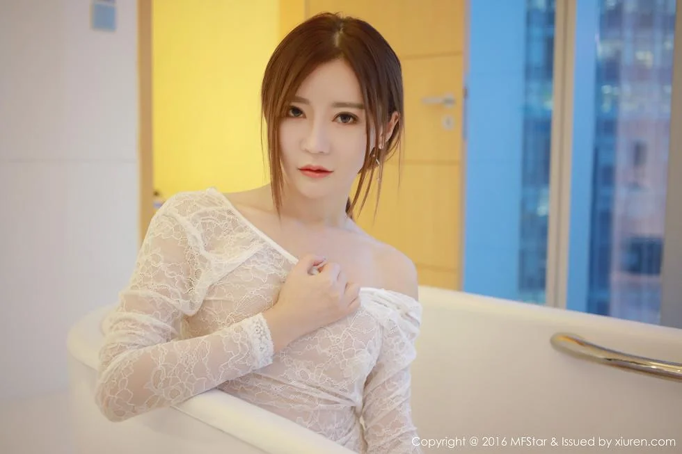 佟蔓baby黑色吊带背心配黑色蕾丝内裤极致绝美写真 第 68 张