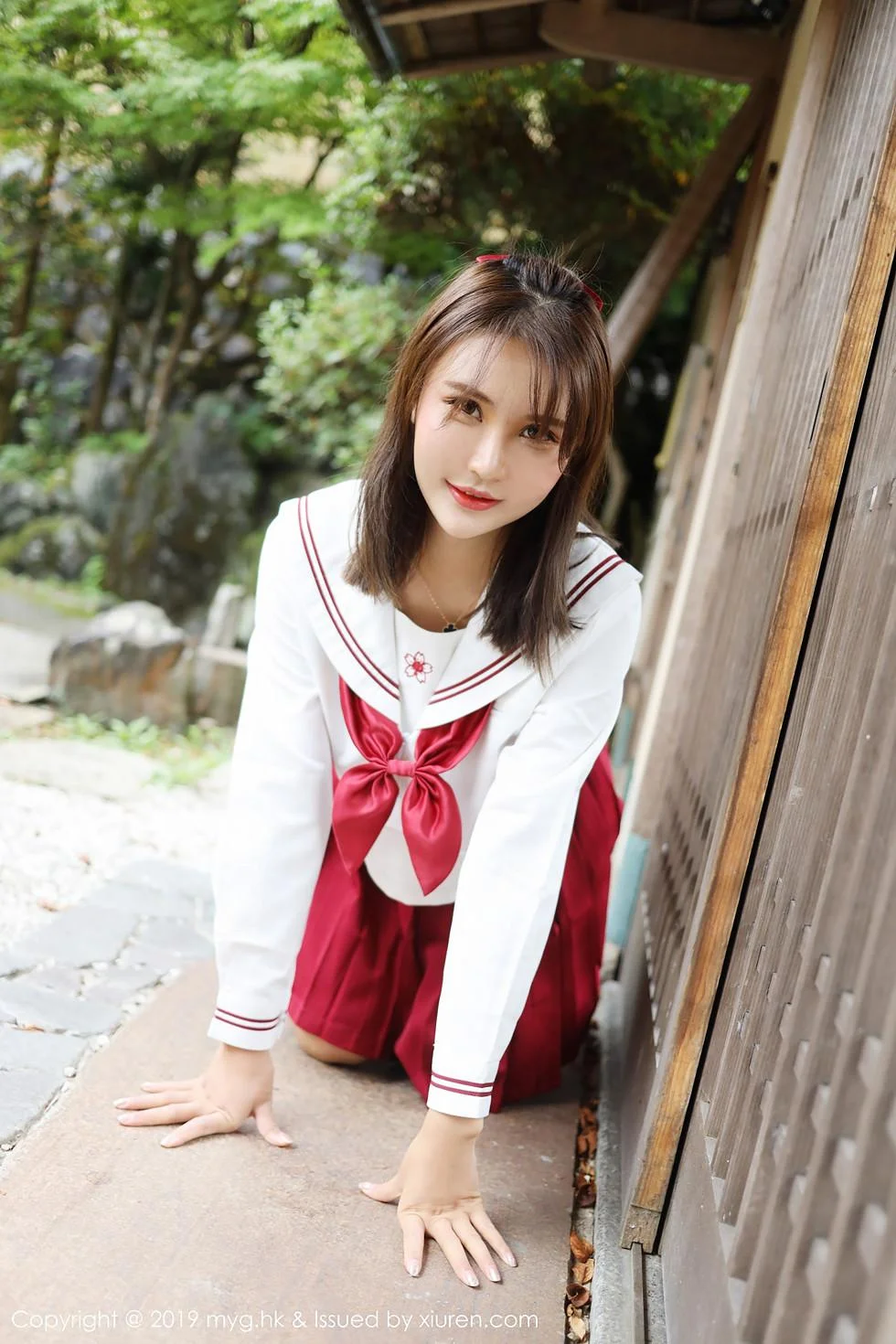 SOLO-尹菲日本旅拍户外红色学生制服清爽迷人写真 第 10 张