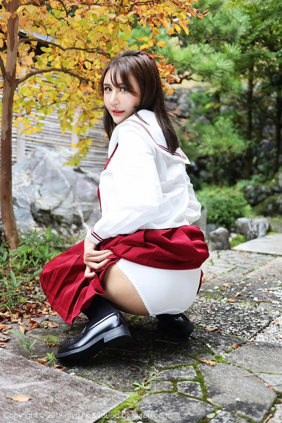 SOLO-尹菲日本旅拍户外红色学生制服清爽迷人写真 第 16 张