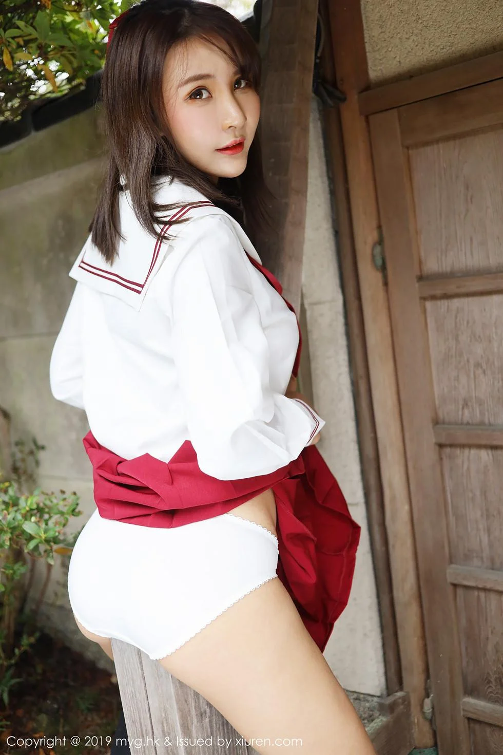 SOLO-尹菲日本旅拍户外红色学生制服清爽迷人写真 第 24 张
