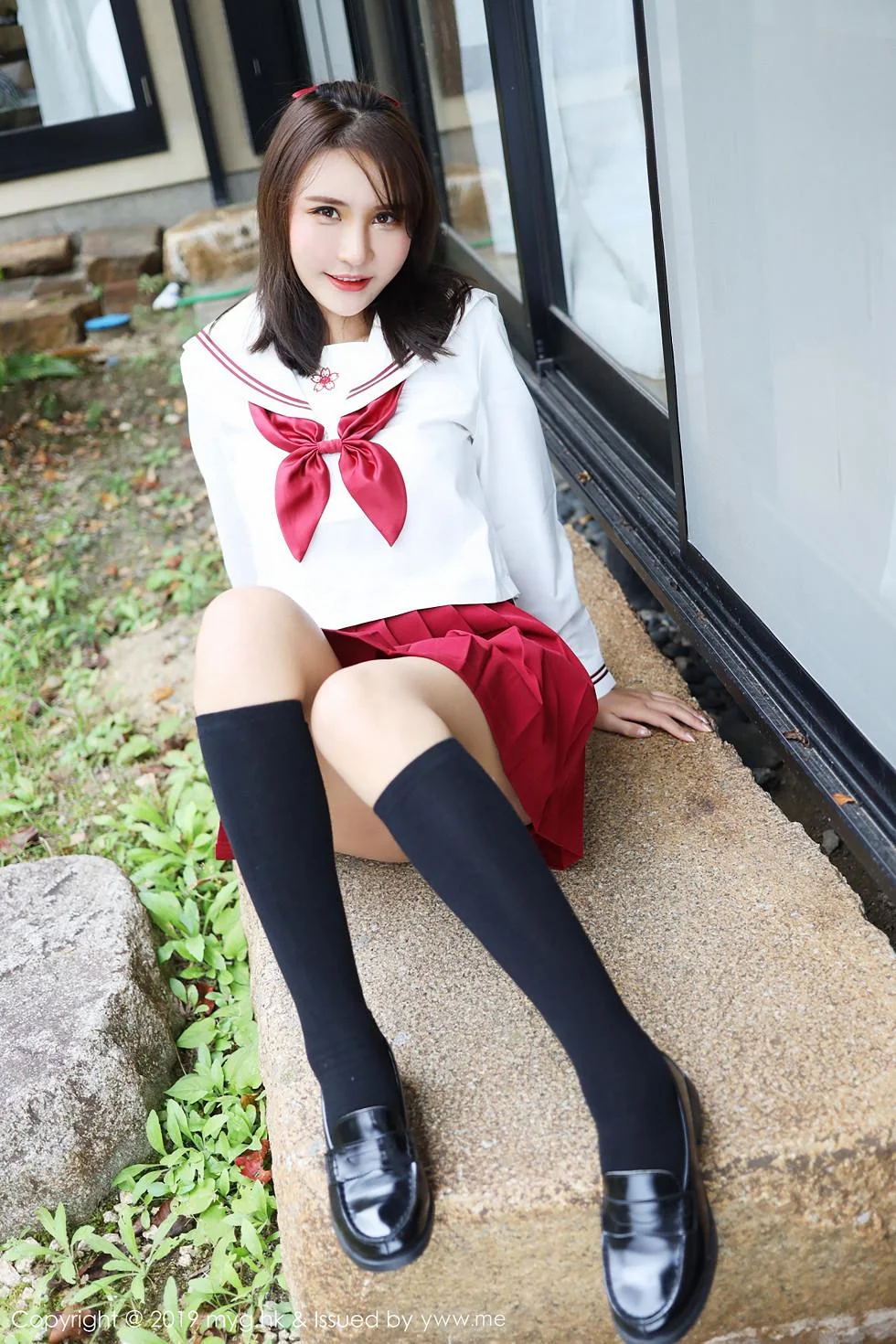 SOLO-尹菲日本旅拍户外红色学生制服清爽迷人写真 第 27 张
